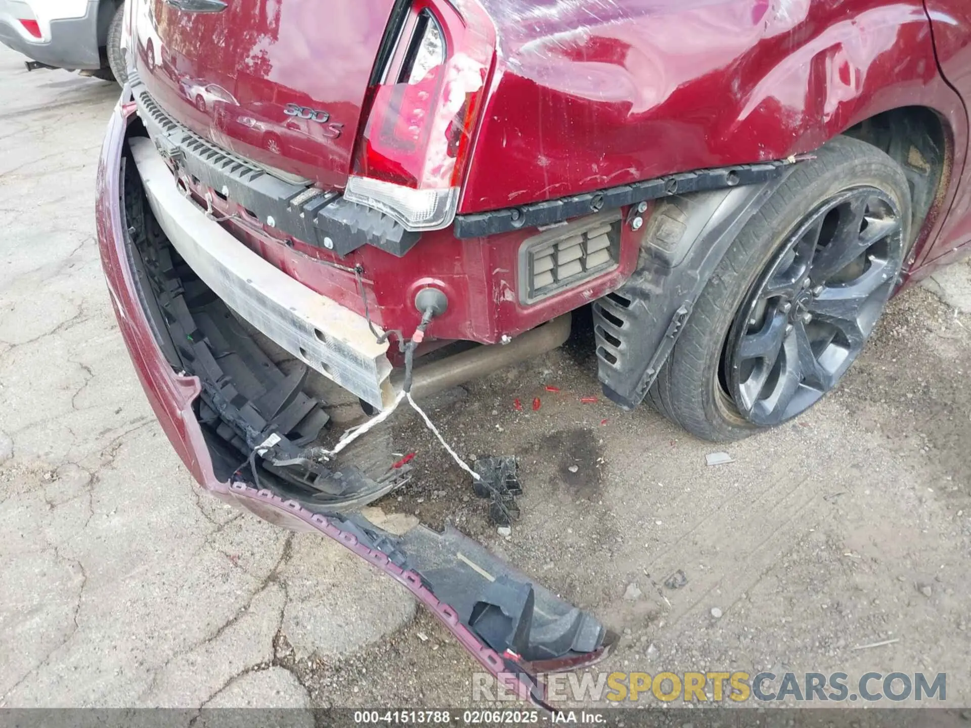 16 Photograph of a damaged car 2C3CCABG9NH123713 CHRYSLER 300 2022