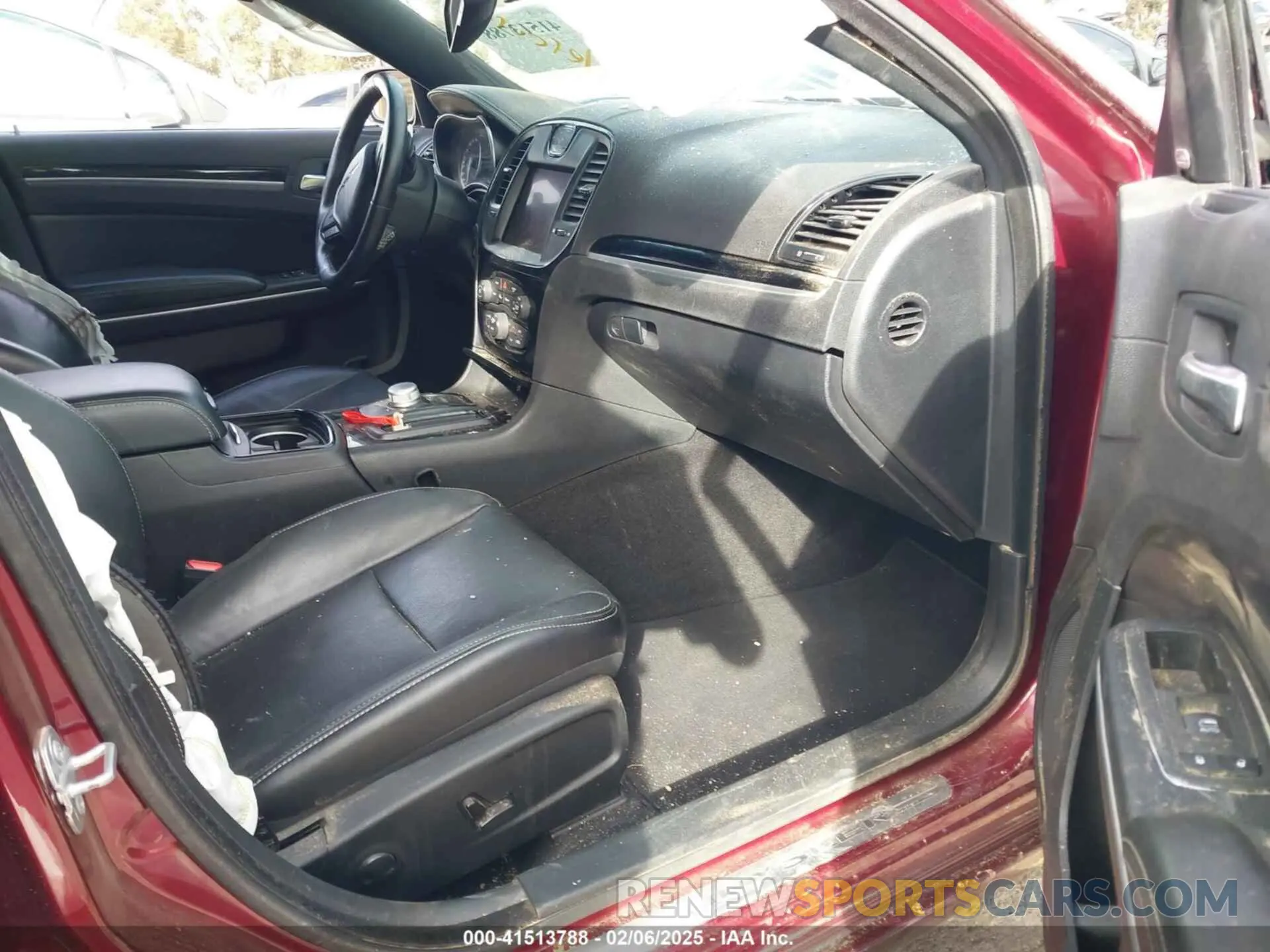 5 Photograph of a damaged car 2C3CCABG9NH123713 CHRYSLER 300 2022