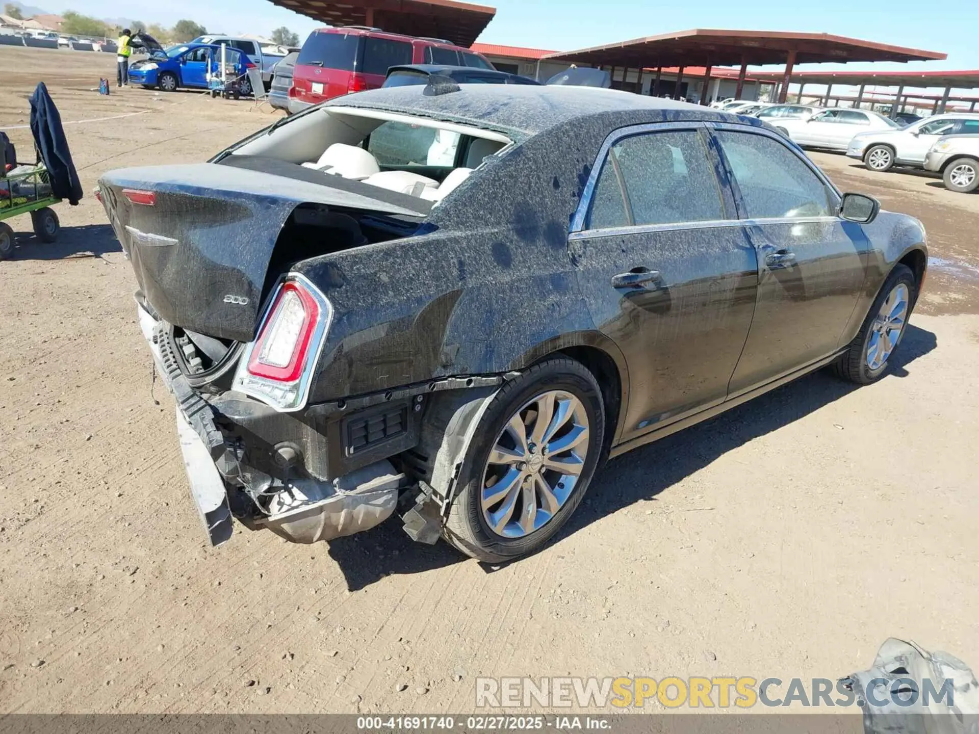 4 Photograph of a damaged car 2C3CCARG1NH193826 CHRYSLER 300 2022