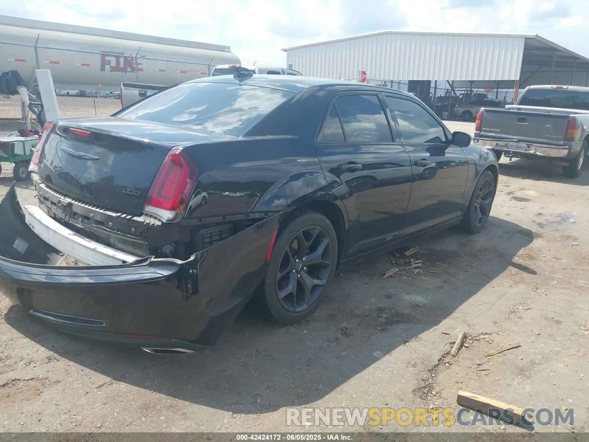 4 Фотография поврежденного автомобиля 2C3CCAAG0PH548936 CHRYSLER 300 2023