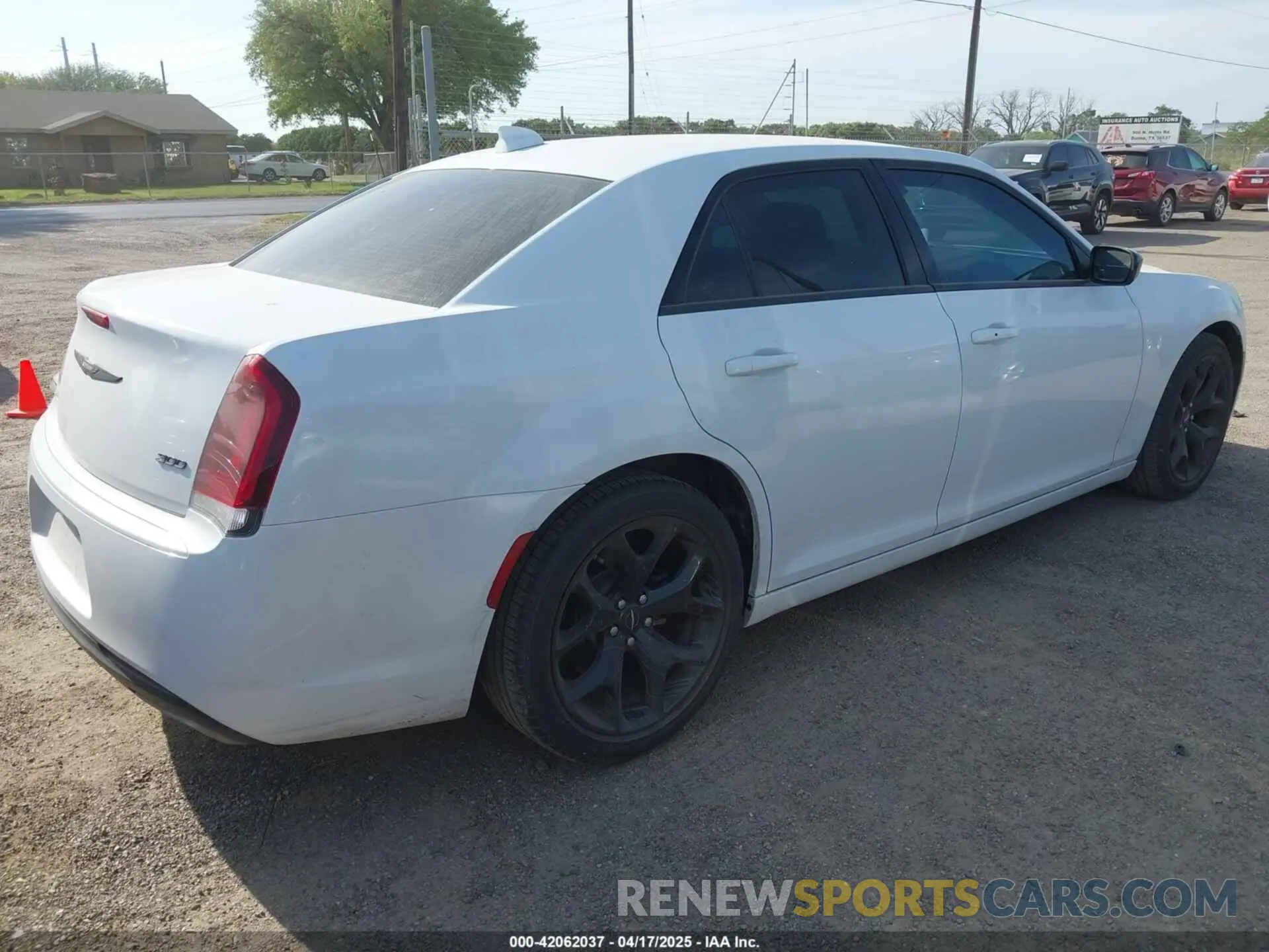4 Фотография поврежденного автомобиля 2C3CCAAG4PH520122 CHRYSLER 300 2023