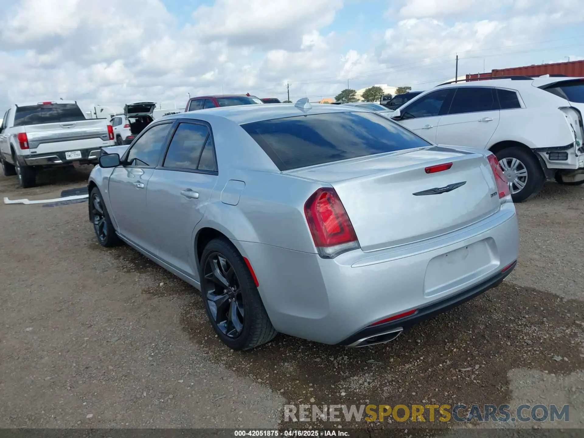 3 Фотография поврежденного автомобиля 2C3CCAAG4PH577453 CHRYSLER 300 2023