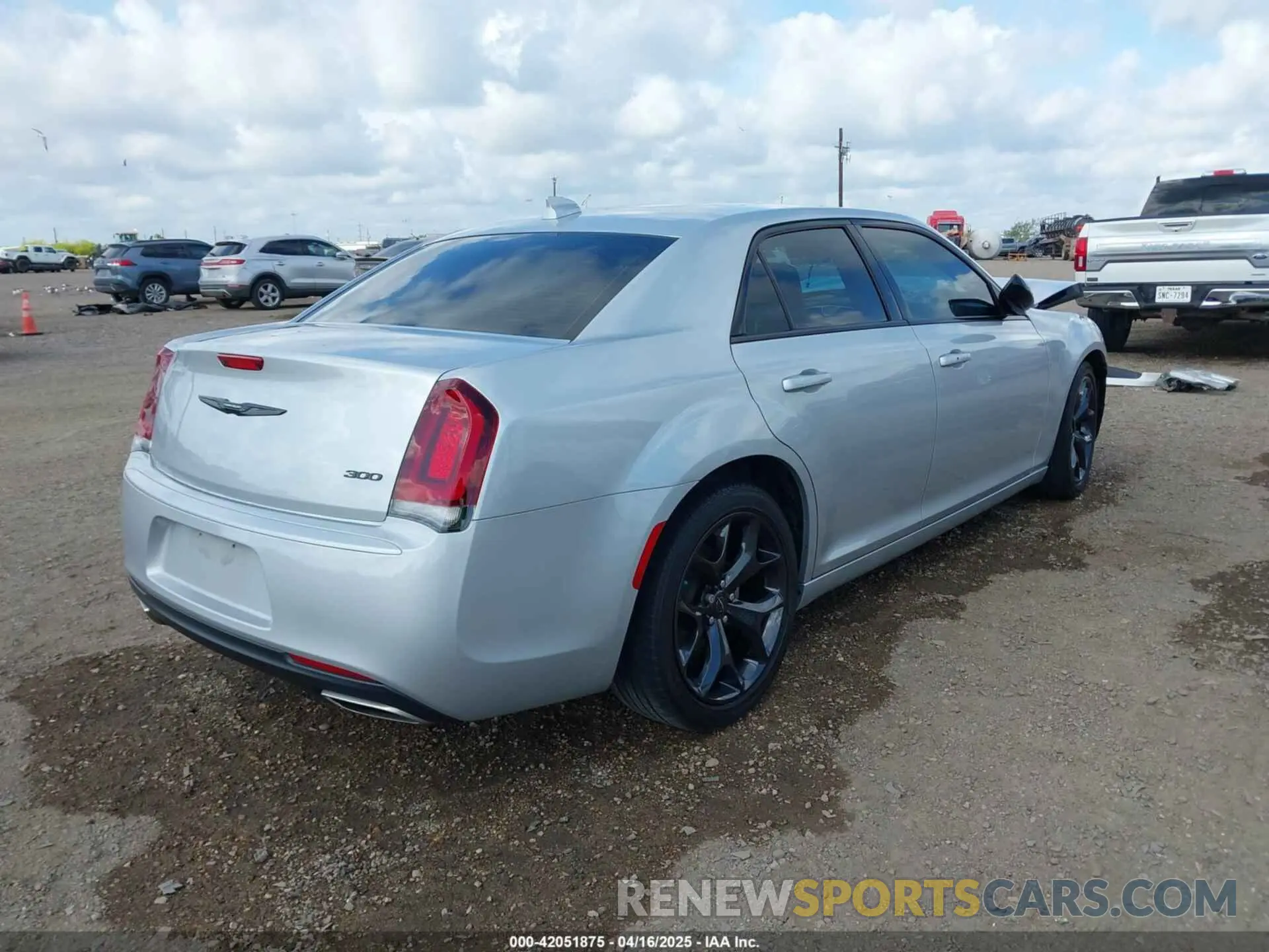 4 Фотография поврежденного автомобиля 2C3CCAAG4PH577453 CHRYSLER 300 2023