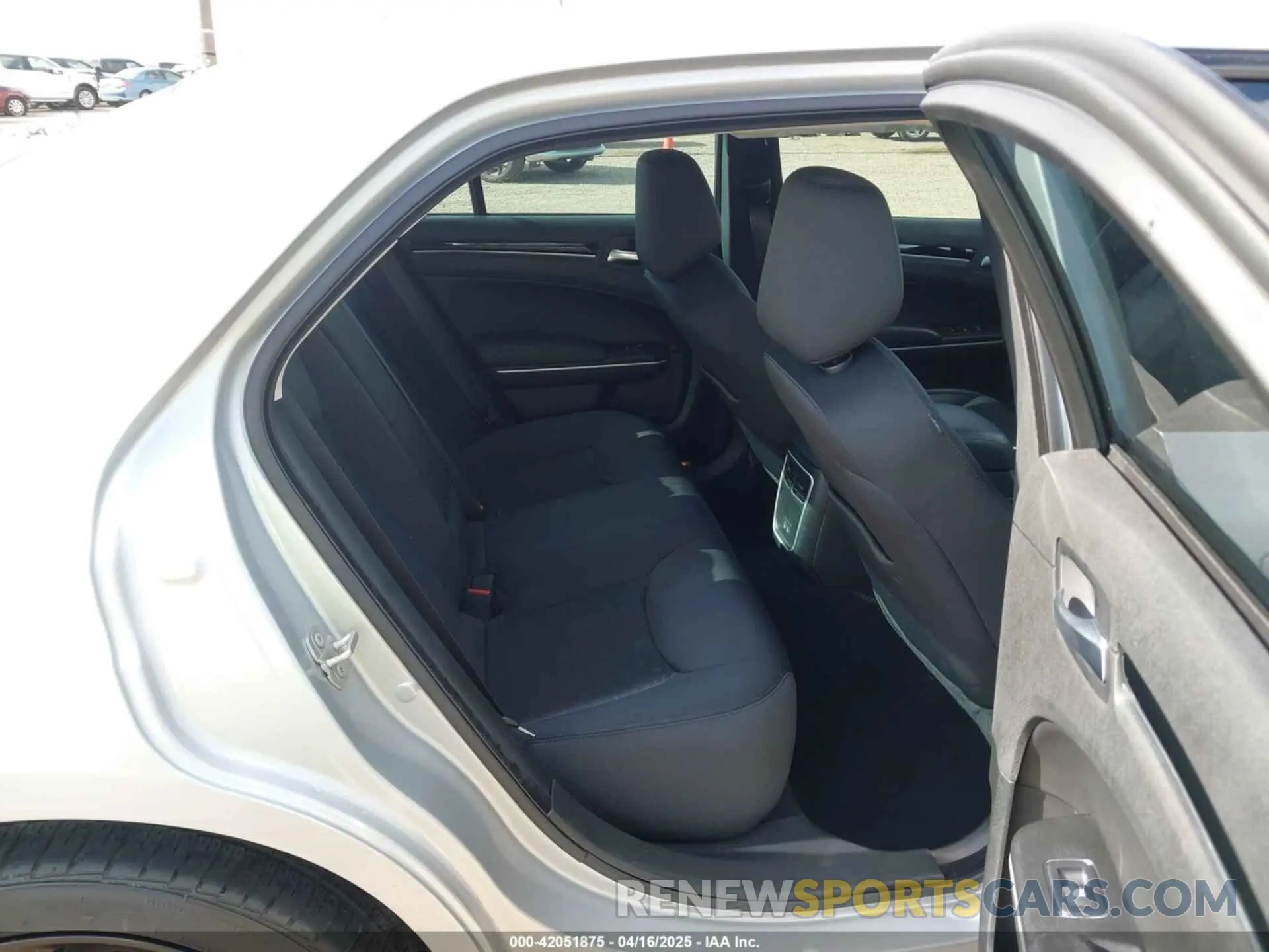 8 Фотография поврежденного автомобиля 2C3CCAAG4PH577453 CHRYSLER 300 2023