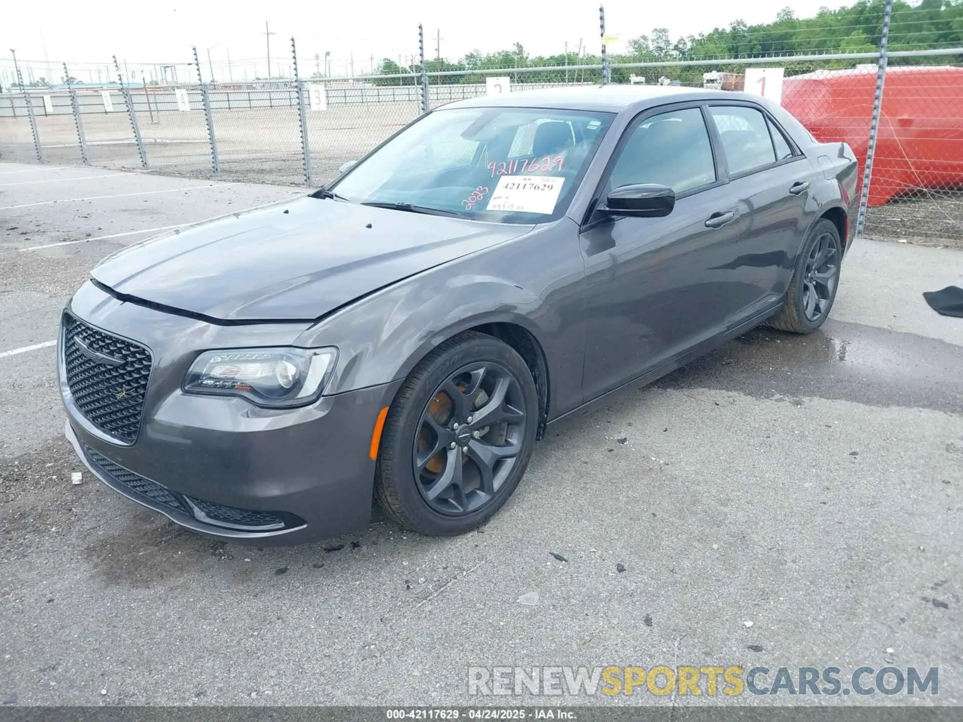 2 Фотография поврежденного автомобиля 2C3CCAAG5PH548947 CHRYSLER 300 2023