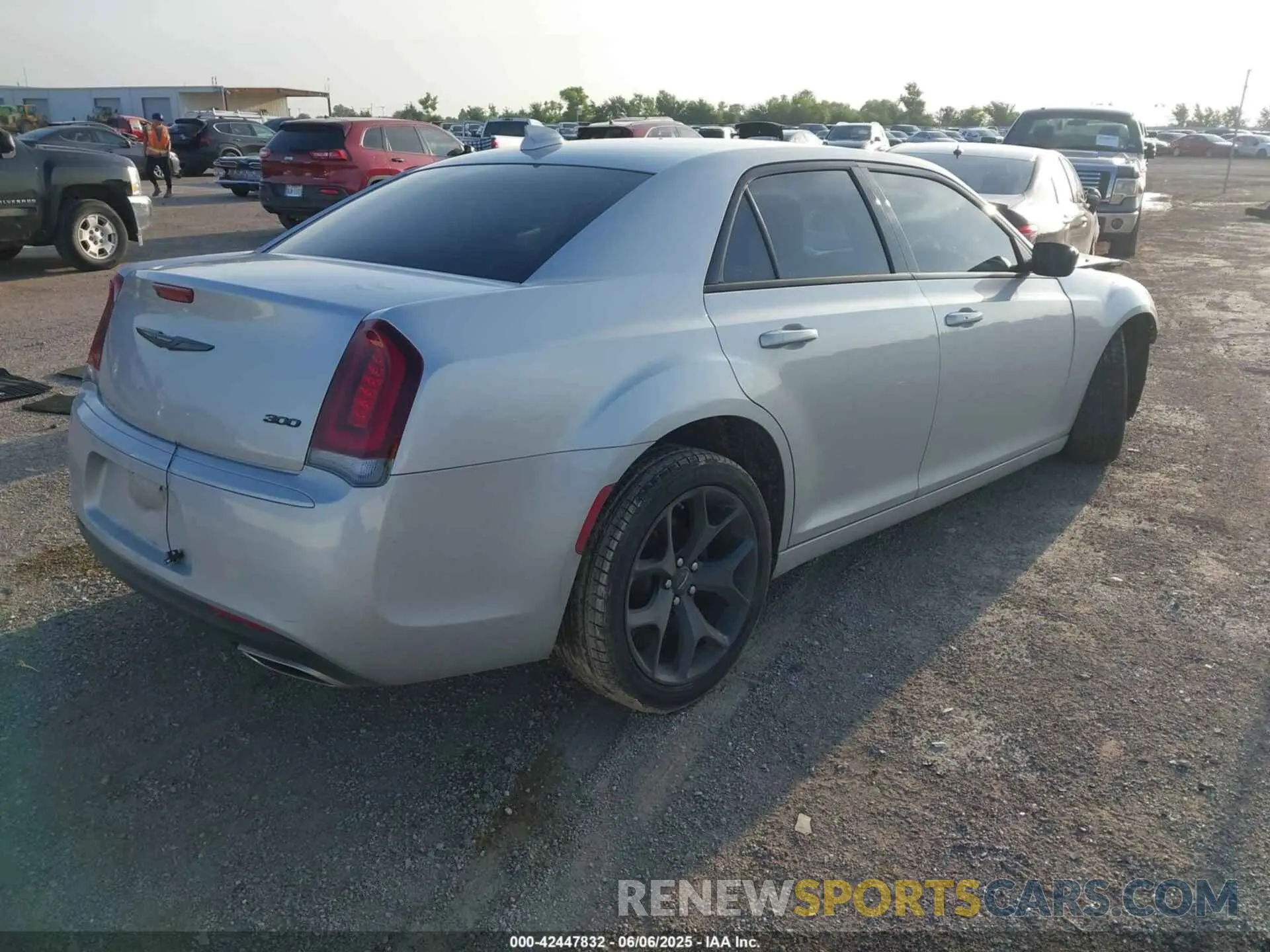 4 Фотография поврежденного автомобиля 2C3CCAAG6PH537925 CHRYSLER 300 2023