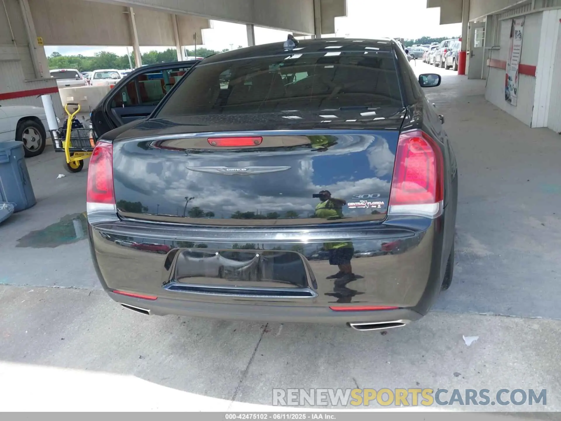 16 Photograph of a damaged car 2C3CCAAG7PH661833 CHRYSLER 300 2023