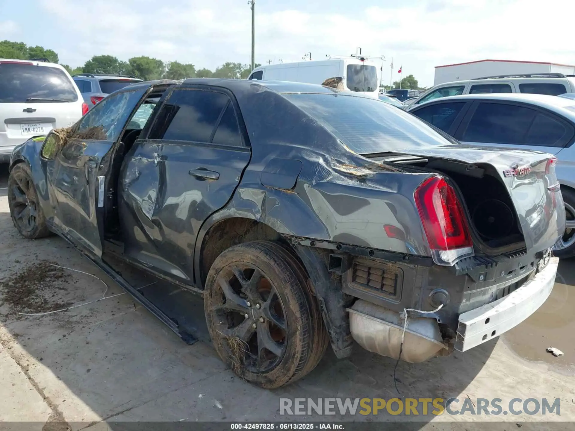 3 Фотография поврежденного автомобиля 2C3CCABG0PH633290 CHRYSLER 300 2023