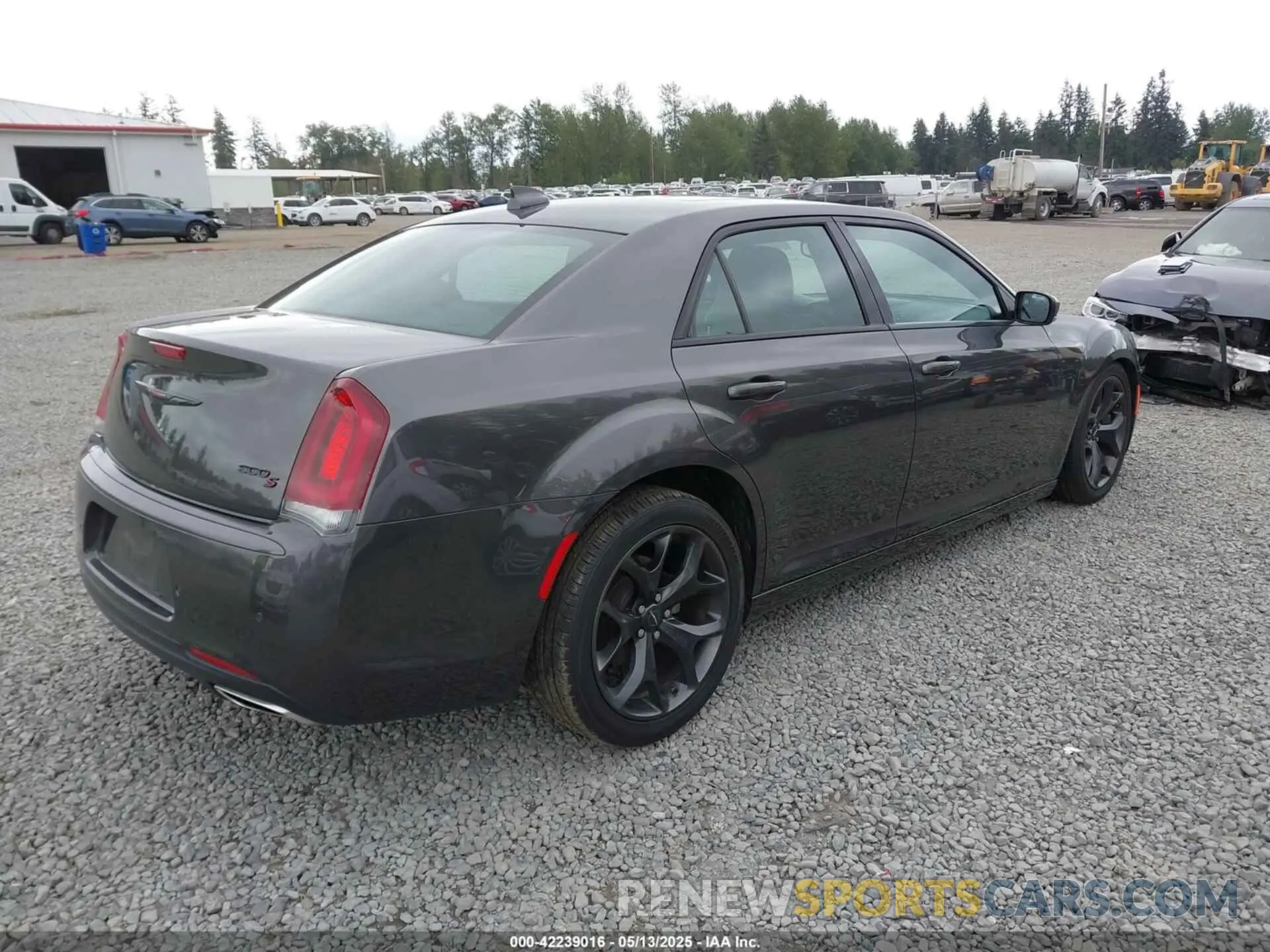 4 Фотография поврежденного автомобиля 2C3CCABG1PH561239 CHRYSLER 300 2023