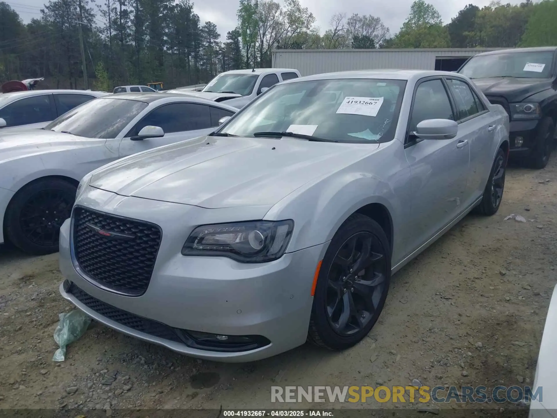 2 Фотография поврежденного автомобиля 2C3CCABG1PH565453 CHRYSLER 300 2023