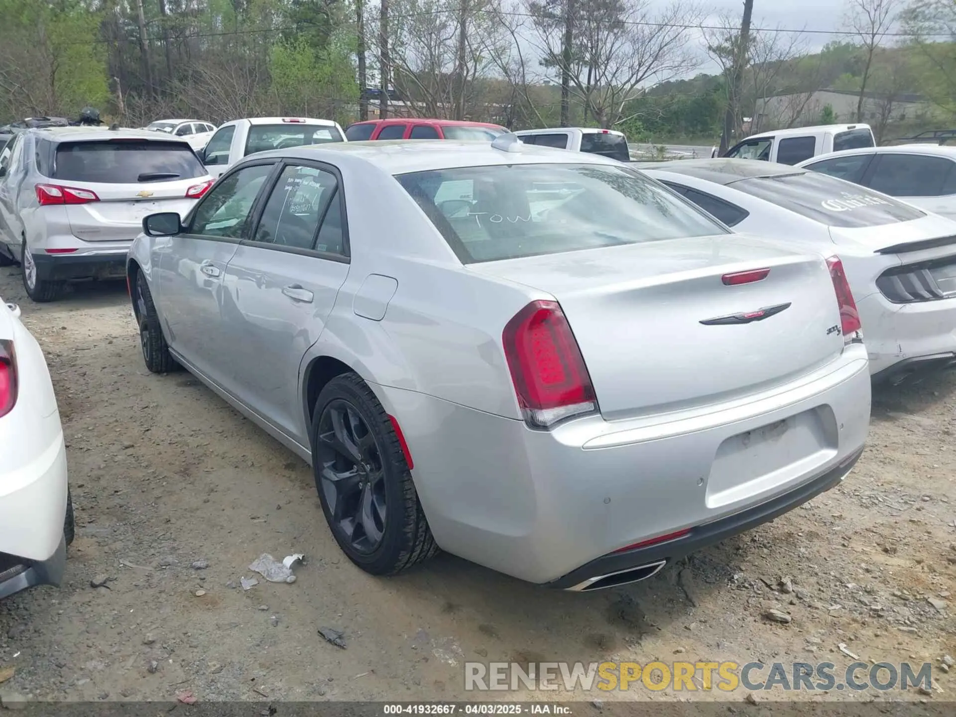 3 Фотография поврежденного автомобиля 2C3CCABG1PH565453 CHRYSLER 300 2023