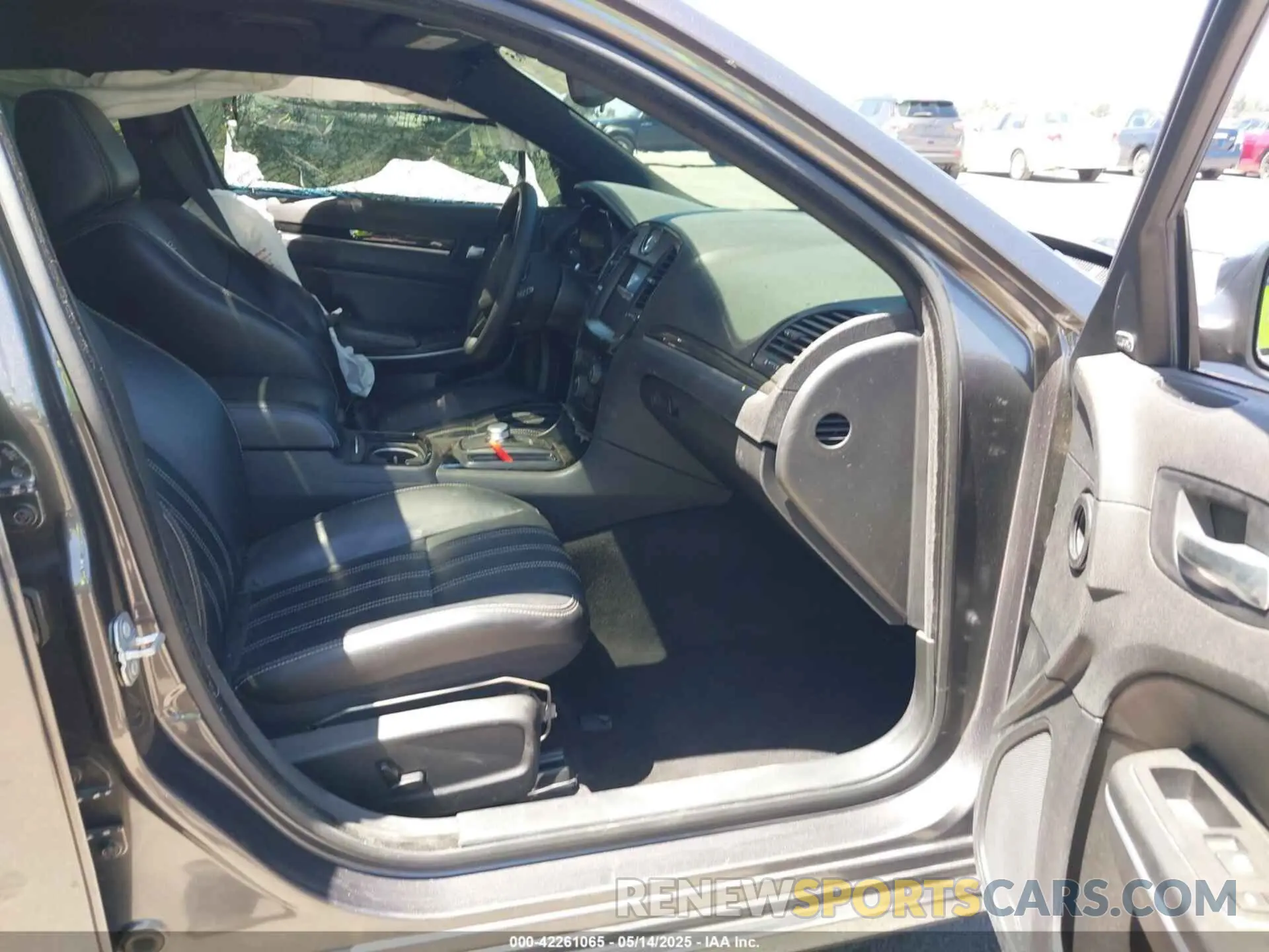 5 Photograph of a damaged car 2C3CCABG3PH537539 CHRYSLER 300 2023