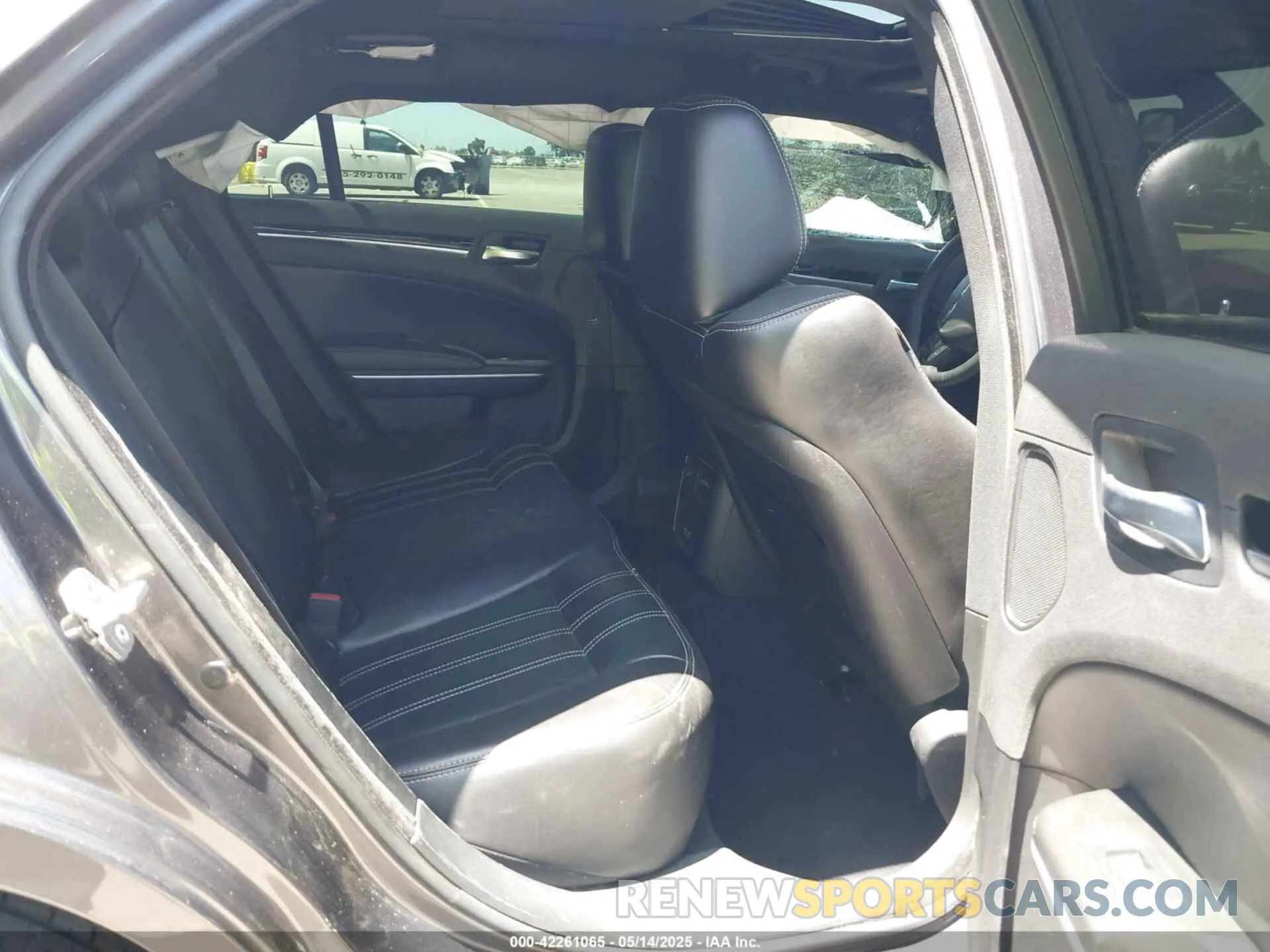 8 Photograph of a damaged car 2C3CCABG3PH537539 CHRYSLER 300 2023