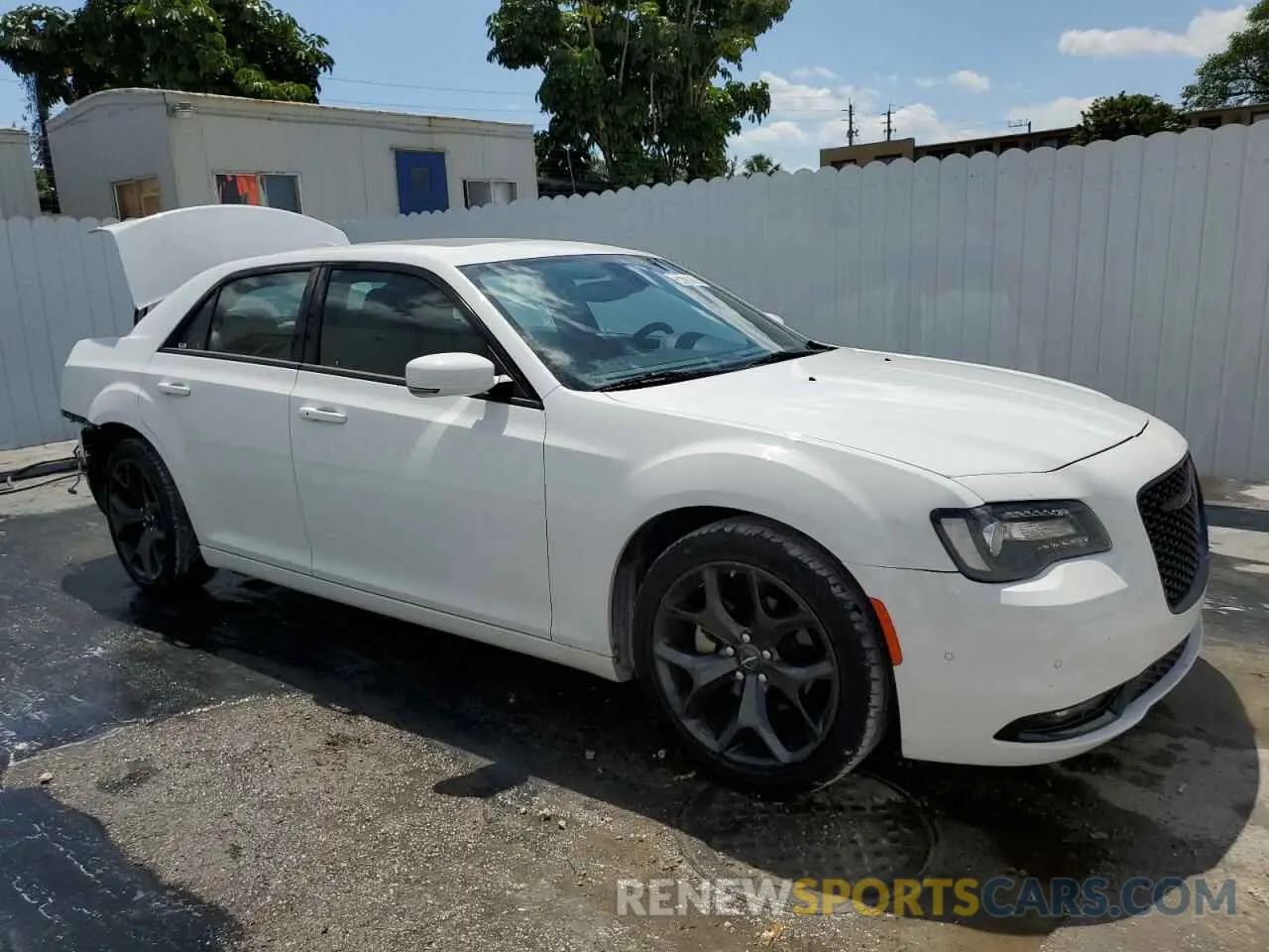 4 Фотография поврежденного автомобиля 2C3CCABG4PH637150 CHRYSLER 300 2023