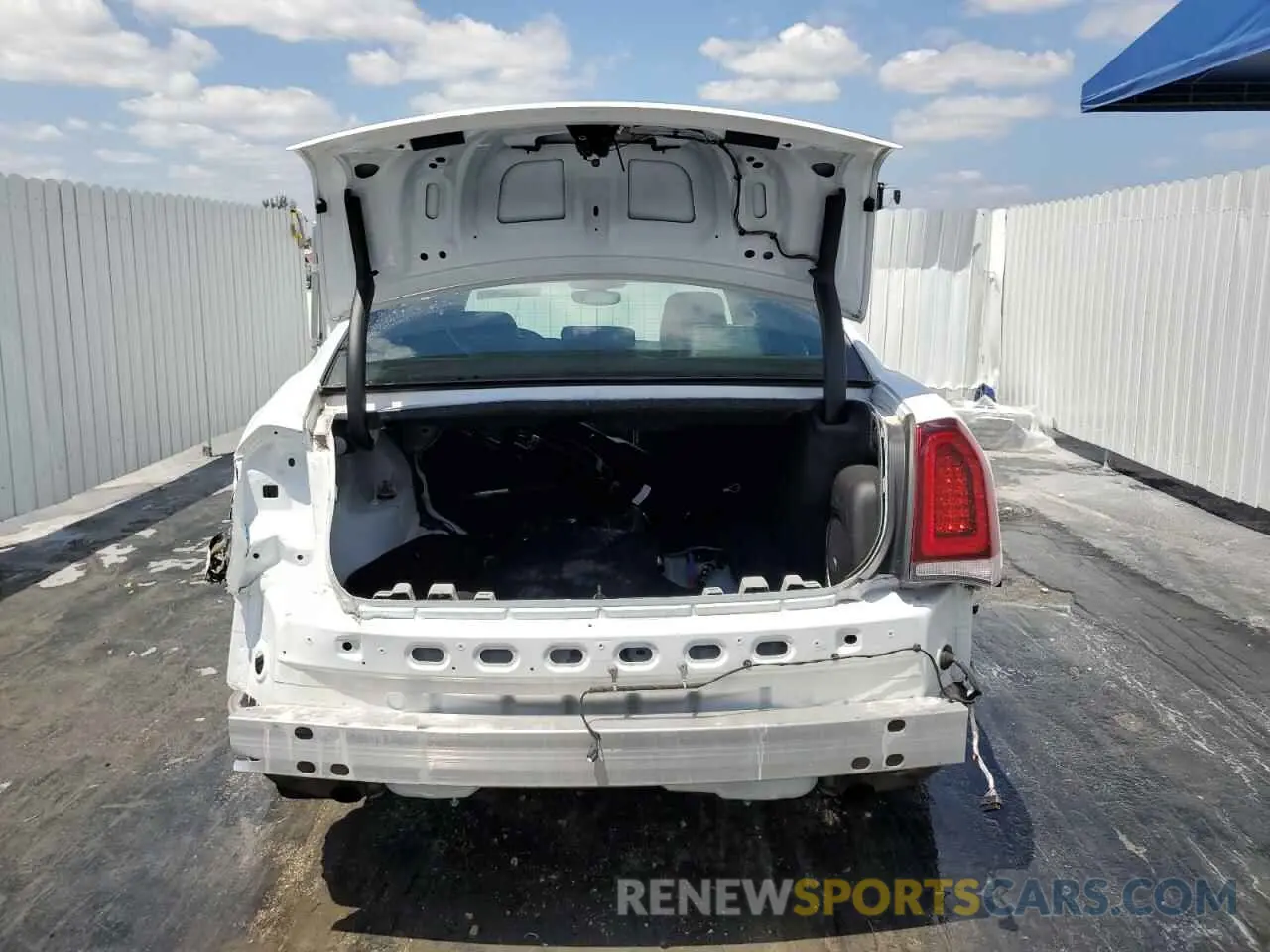 6 Фотография поврежденного автомобиля 2C3CCABG4PH637150 CHRYSLER 300 2023