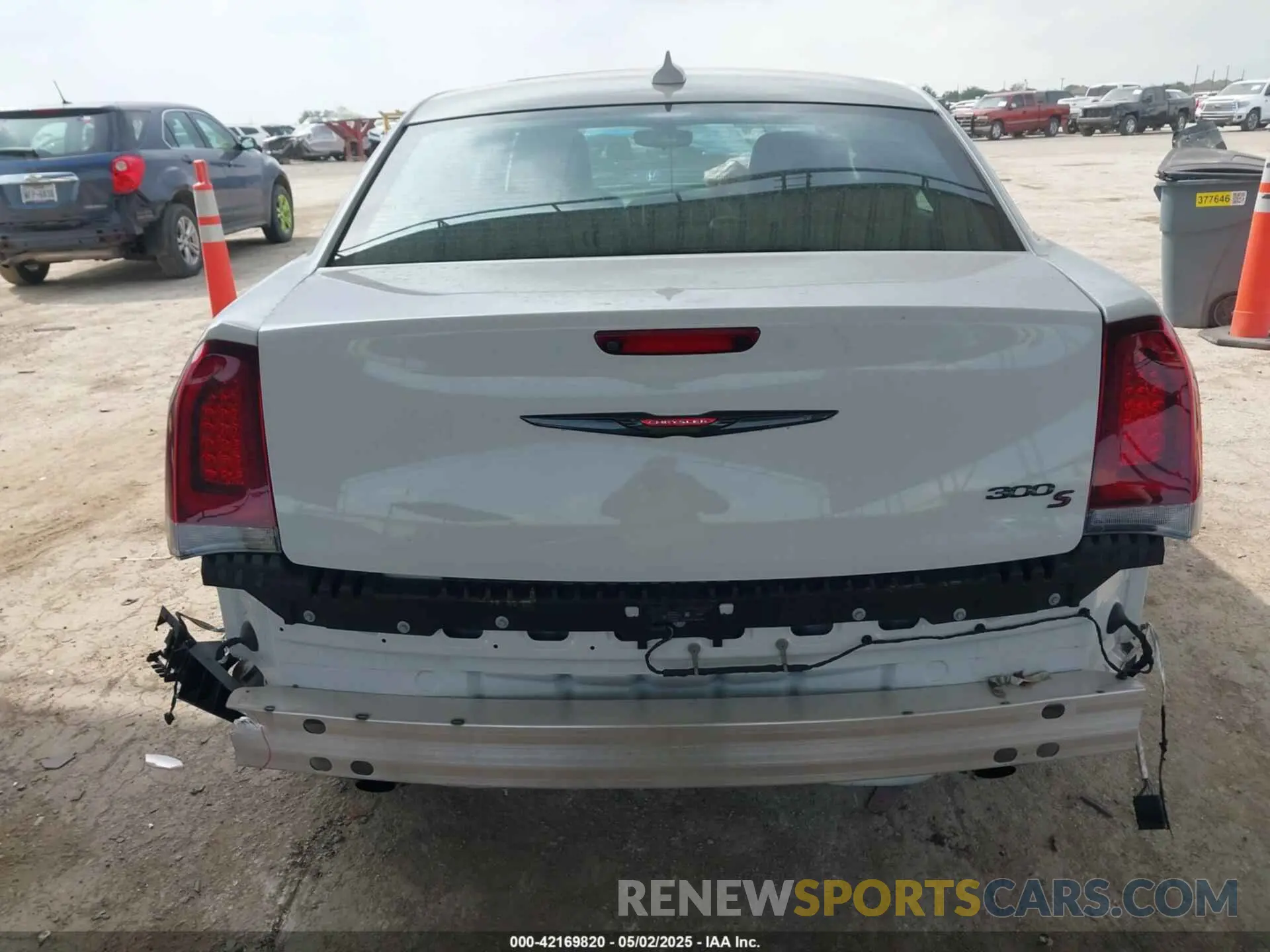 17 Фотография поврежденного автомобиля 2C3CCABG7PH637028 CHRYSLER 300 2023