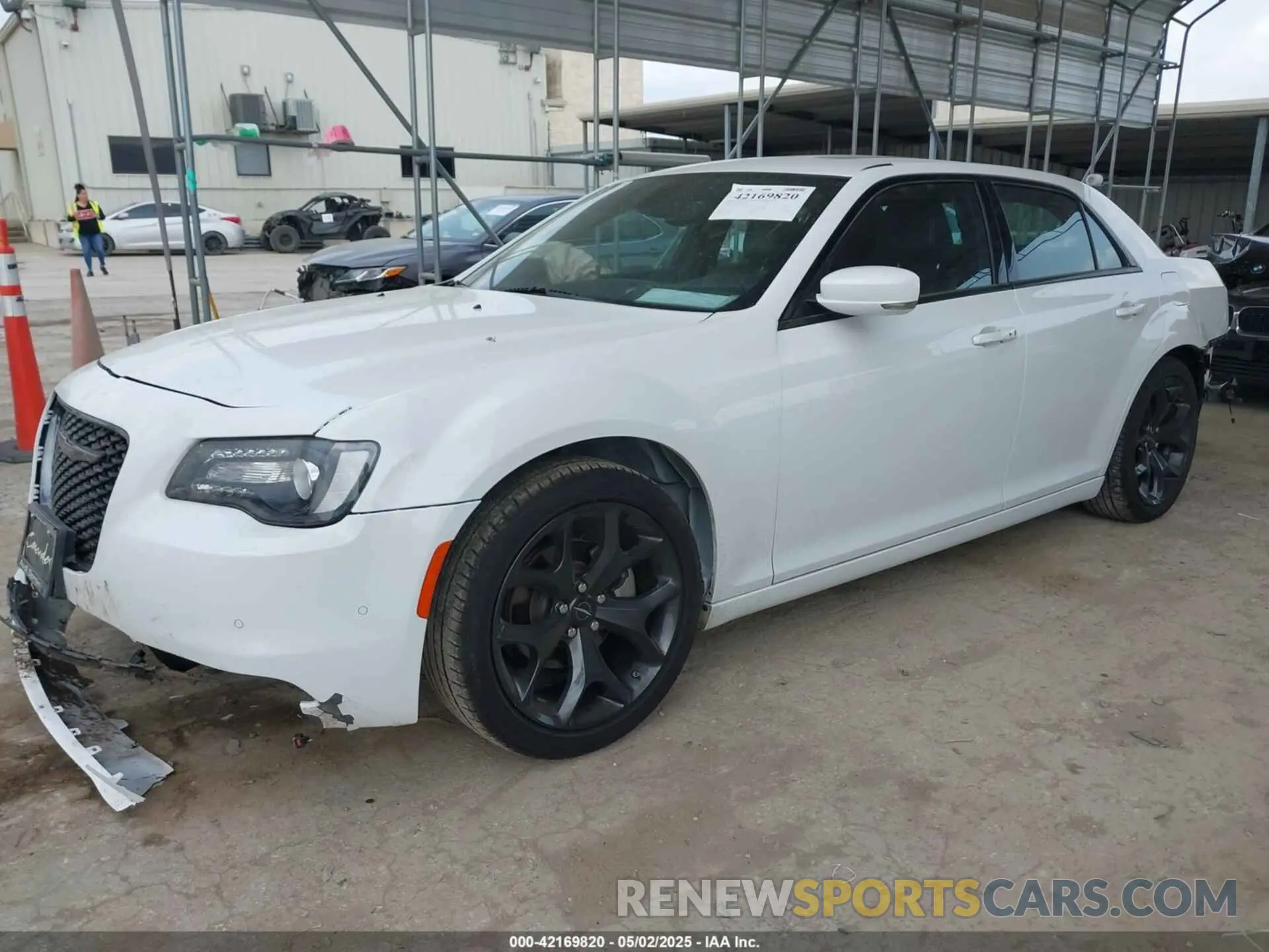 2 Фотография поврежденного автомобиля 2C3CCABG7PH637028 CHRYSLER 300 2023