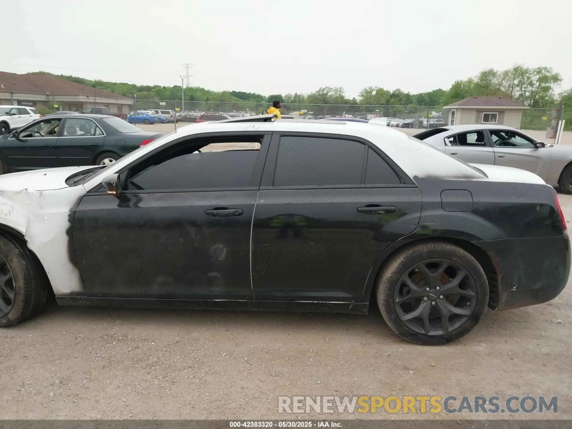 13 Фотография поврежденного автомобиля 2C3CCABG9PH538257 CHRYSLER 300 2023