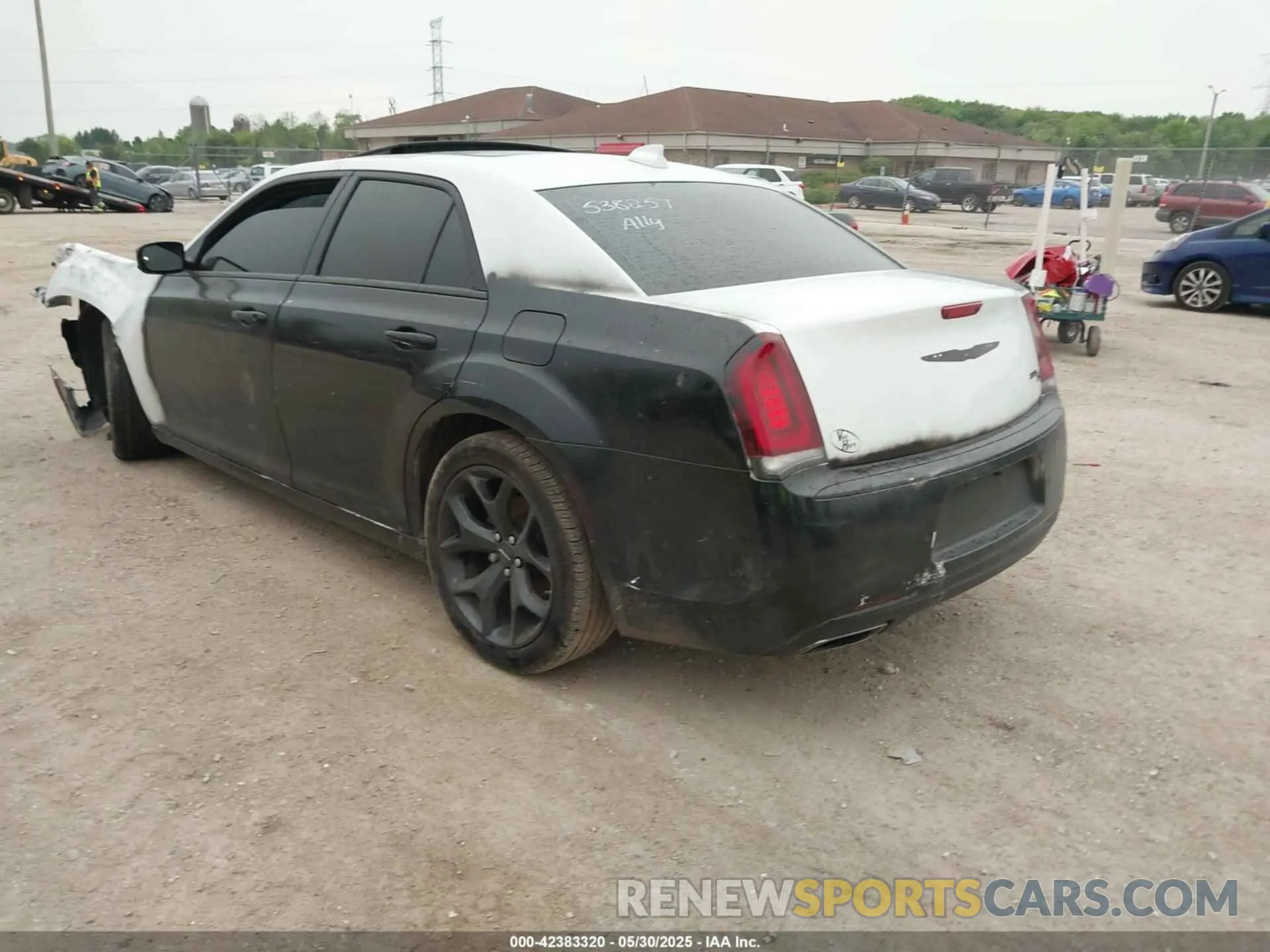 3 Фотография поврежденного автомобиля 2C3CCABG9PH538257 CHRYSLER 300 2023