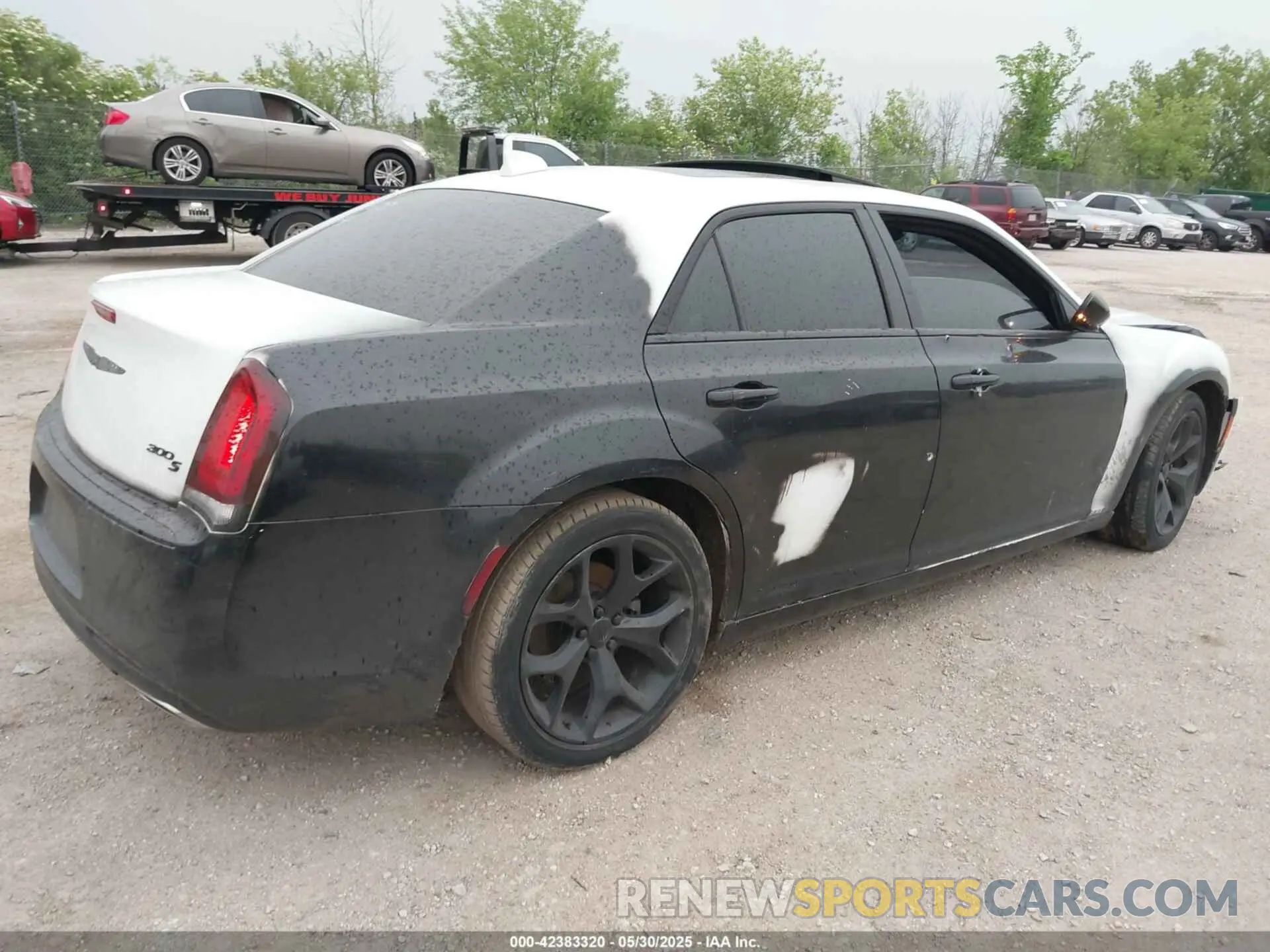 4 Фотография поврежденного автомобиля 2C3CCABG9PH538257 CHRYSLER 300 2023