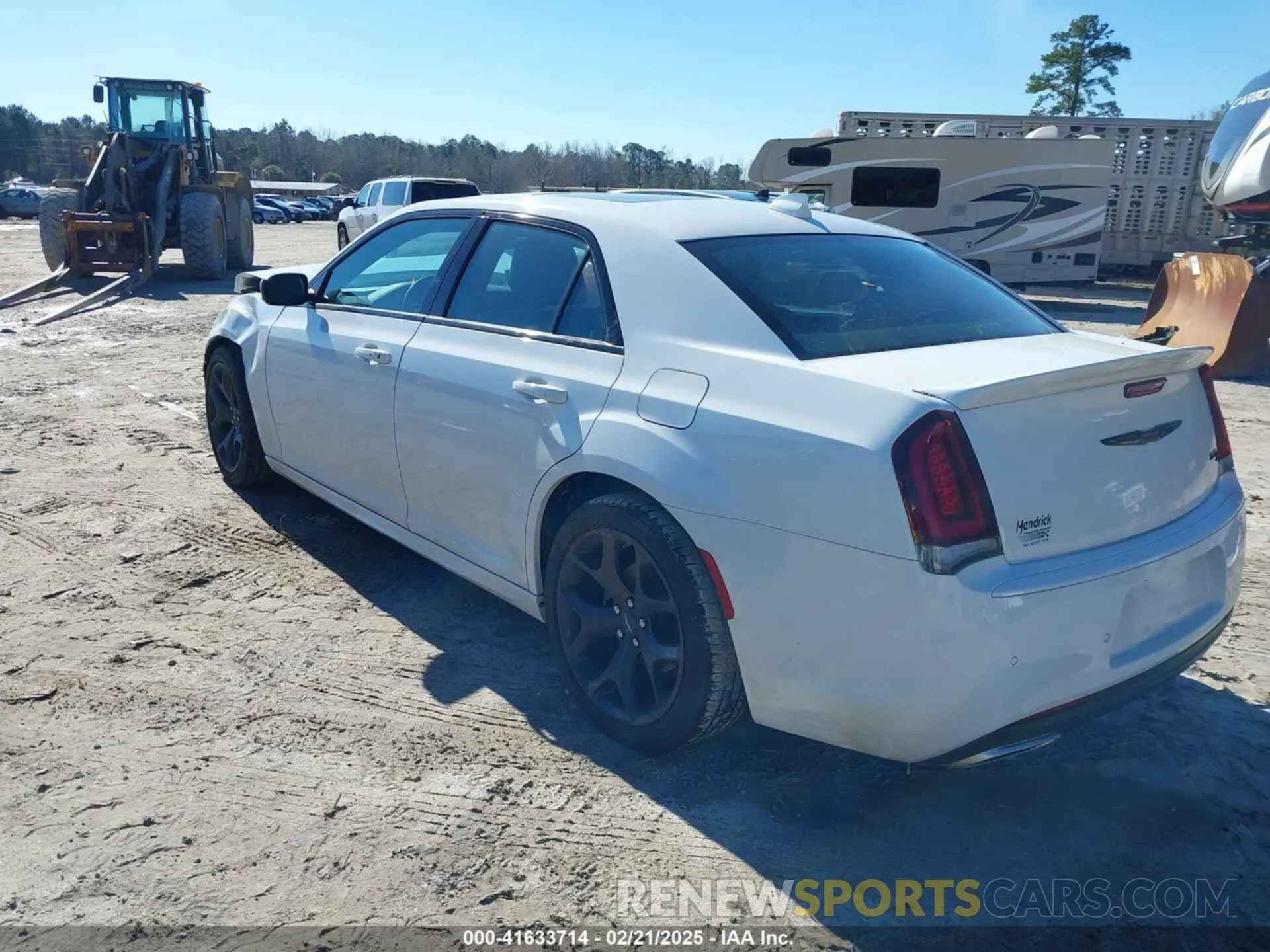3 Фотография поврежденного автомобиля 2C3CCABTXPH636940 CHRYSLER 300 2023
