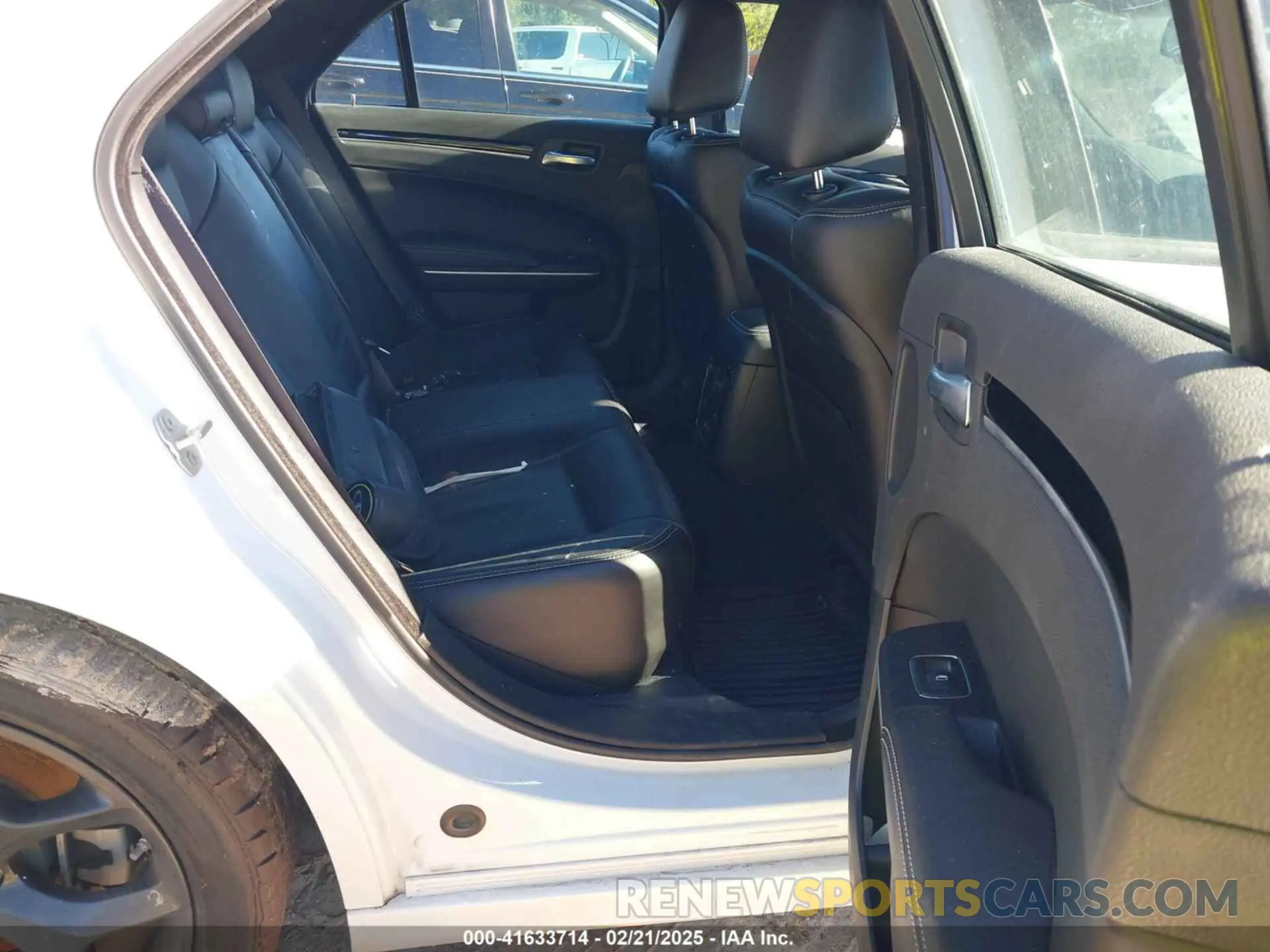 8 Фотография поврежденного автомобиля 2C3CCABTXPH636940 CHRYSLER 300 2023