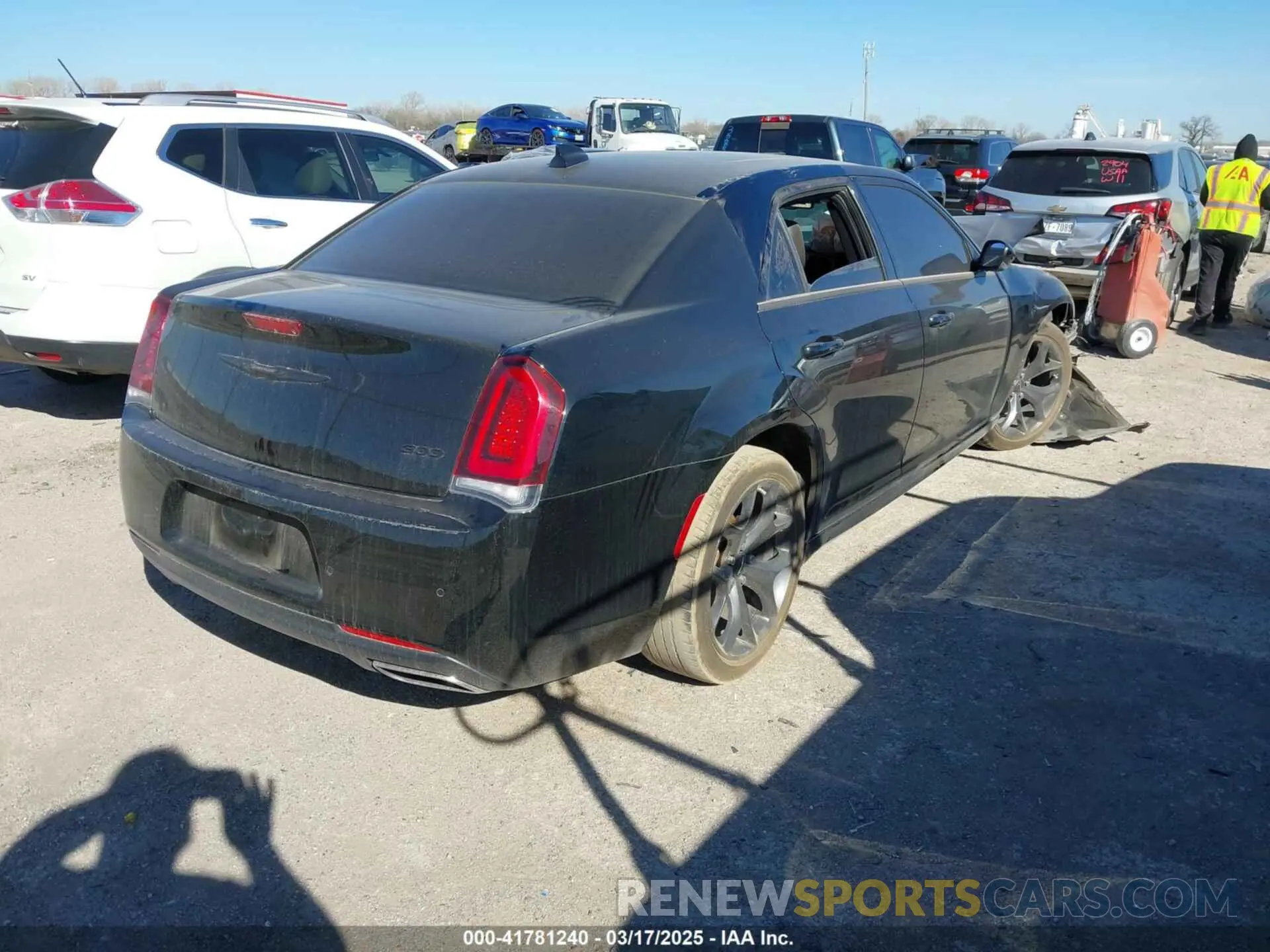 4 Фотография поврежденного автомобиля 2C3CCADG1PH624580 CHRYSLER 300 2023