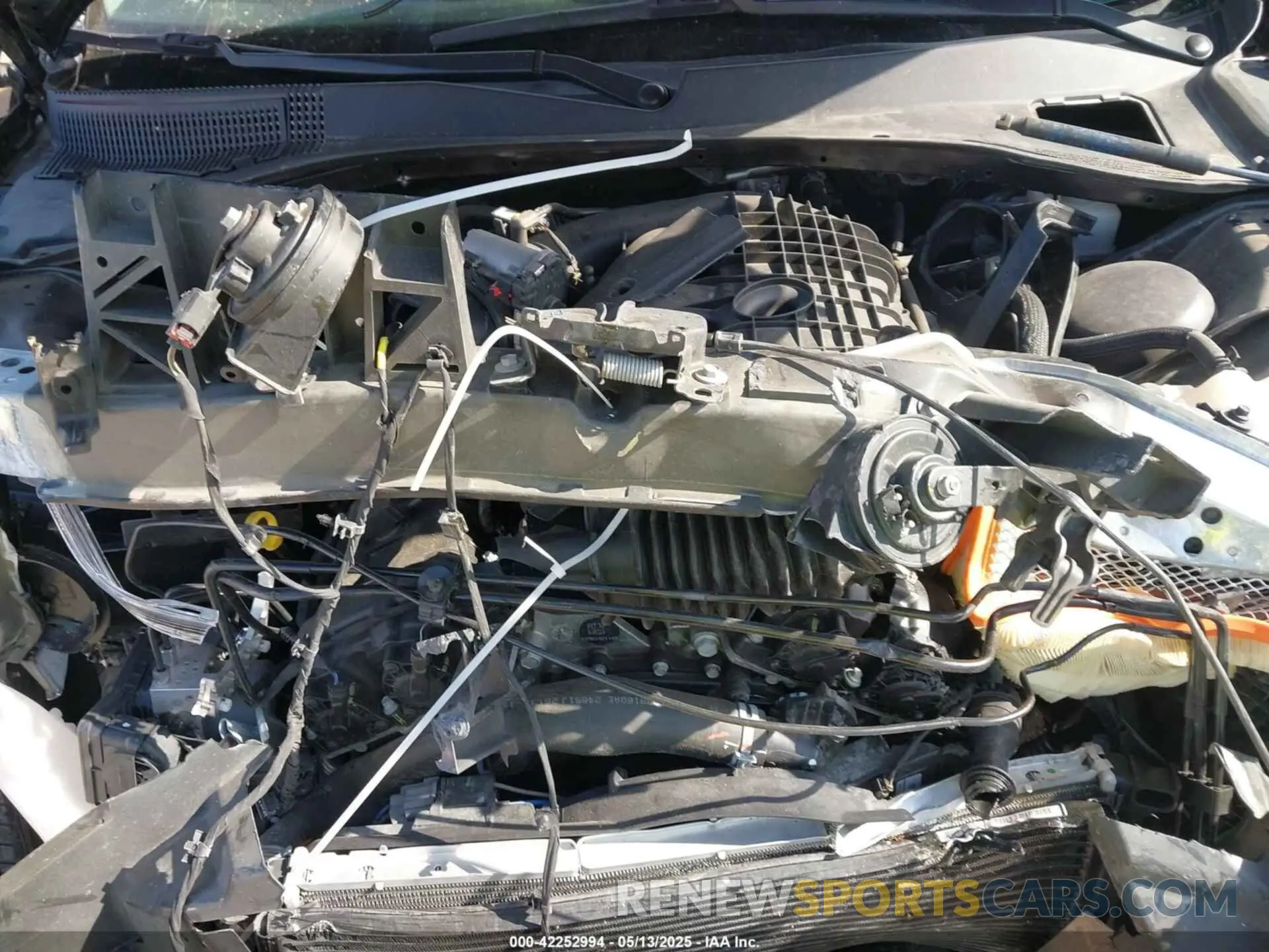 10 Photograph of a damaged car 2C3CCADG2PH666935 CHRYSLER 300 2023