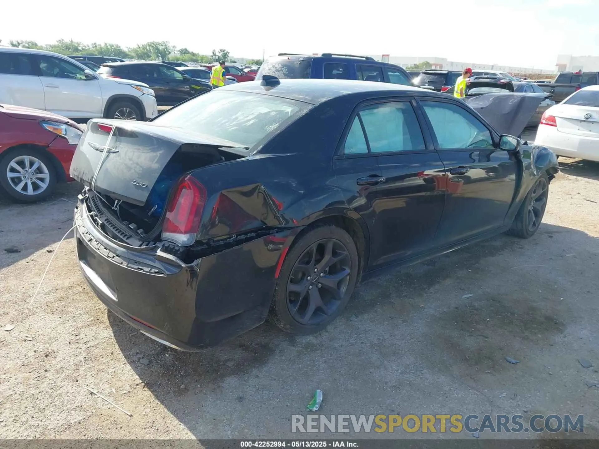 4 Photograph of a damaged car 2C3CCADG2PH666935 CHRYSLER 300 2023