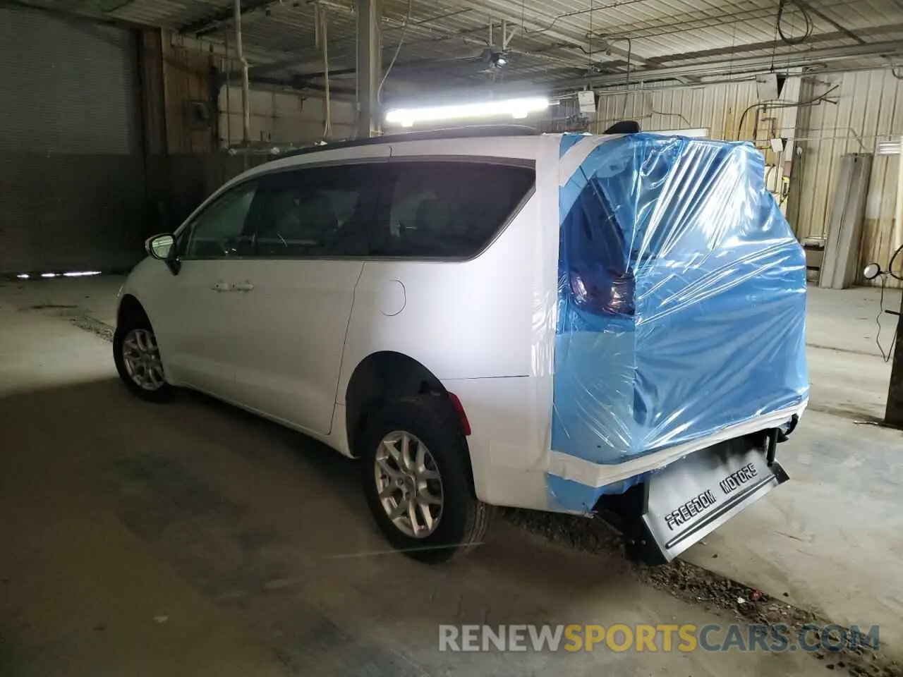 2 Photograph of a damaged car 2C4RC1DG2MR552266 CHRYSLER All Models 2021