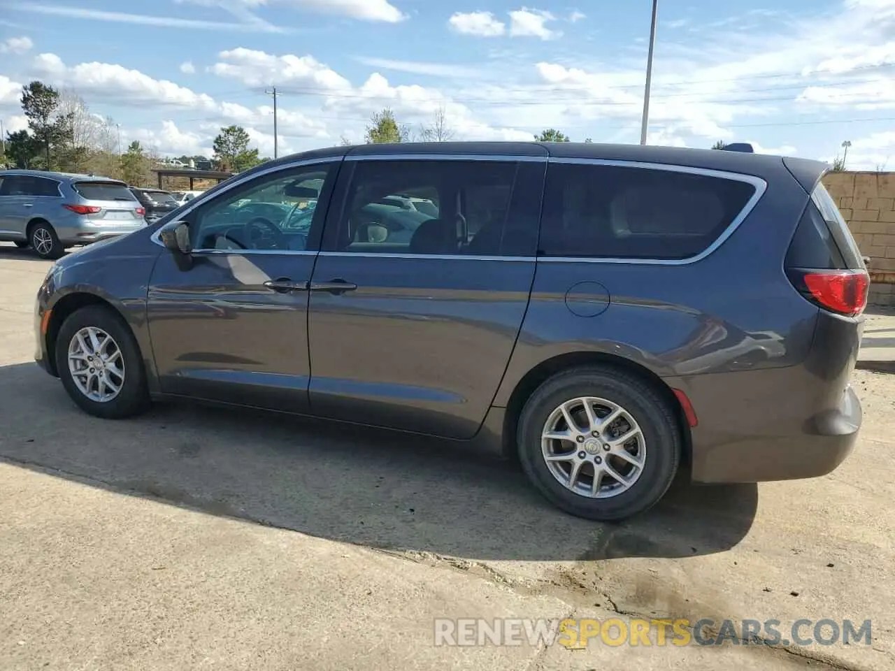 2 Photograph of a damaged car 2C4RC1CG5LR223934 CHRYSLER MINIVAN 2020
