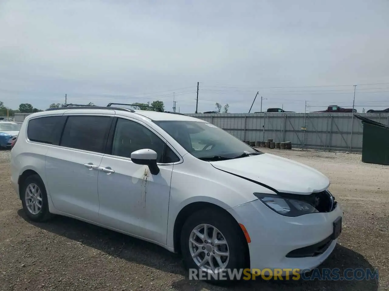 4 Photograph of a damaged car 2C4RC1DG1LR172060 CHRYSLER MINIVAN 2020