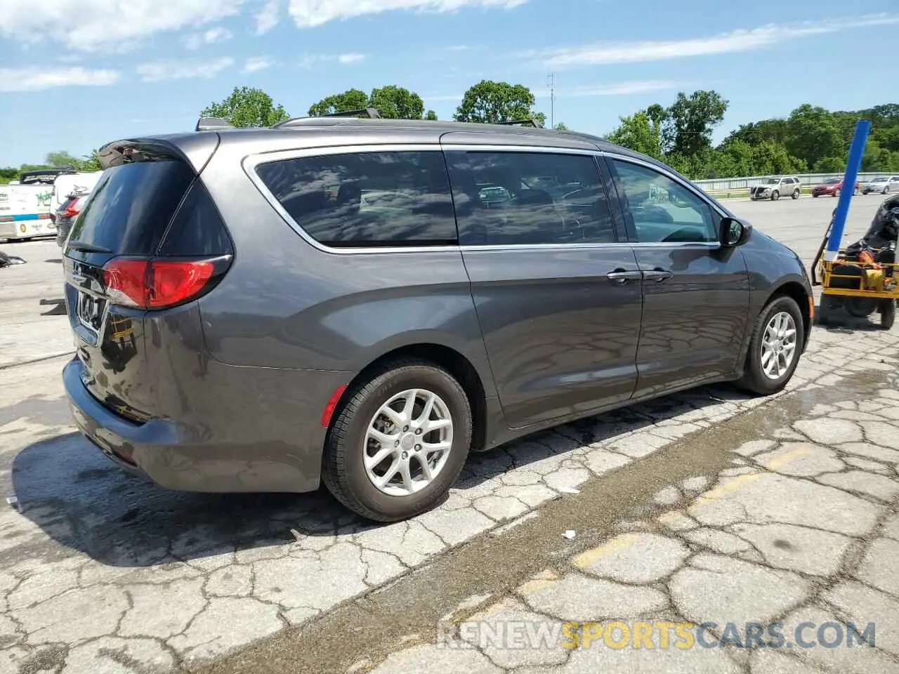 3 Фотография поврежденного автомобиля 2C4RC1DG9LR157824 CHRYSLER MINIVAN 2020