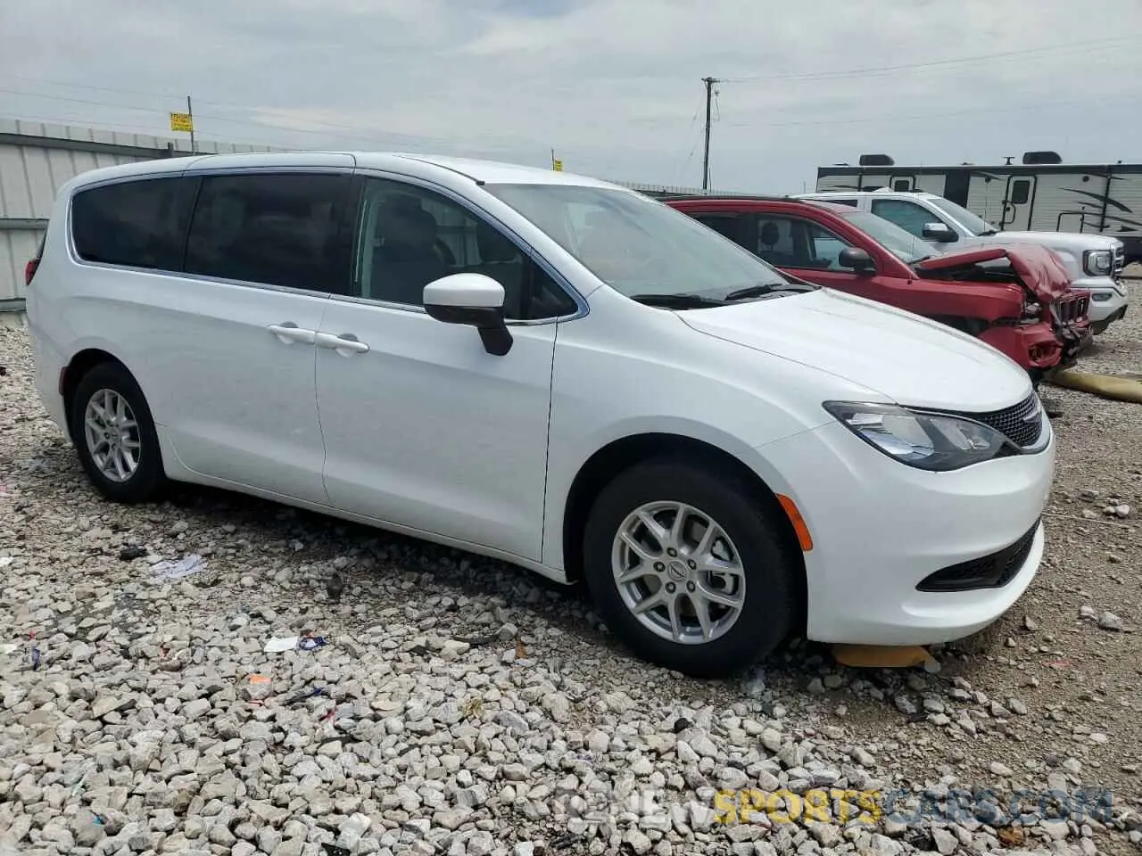 4 Photograph of a damaged car 2C4RC1CG6MR500561 CHRYSLER MINIVAN 2021