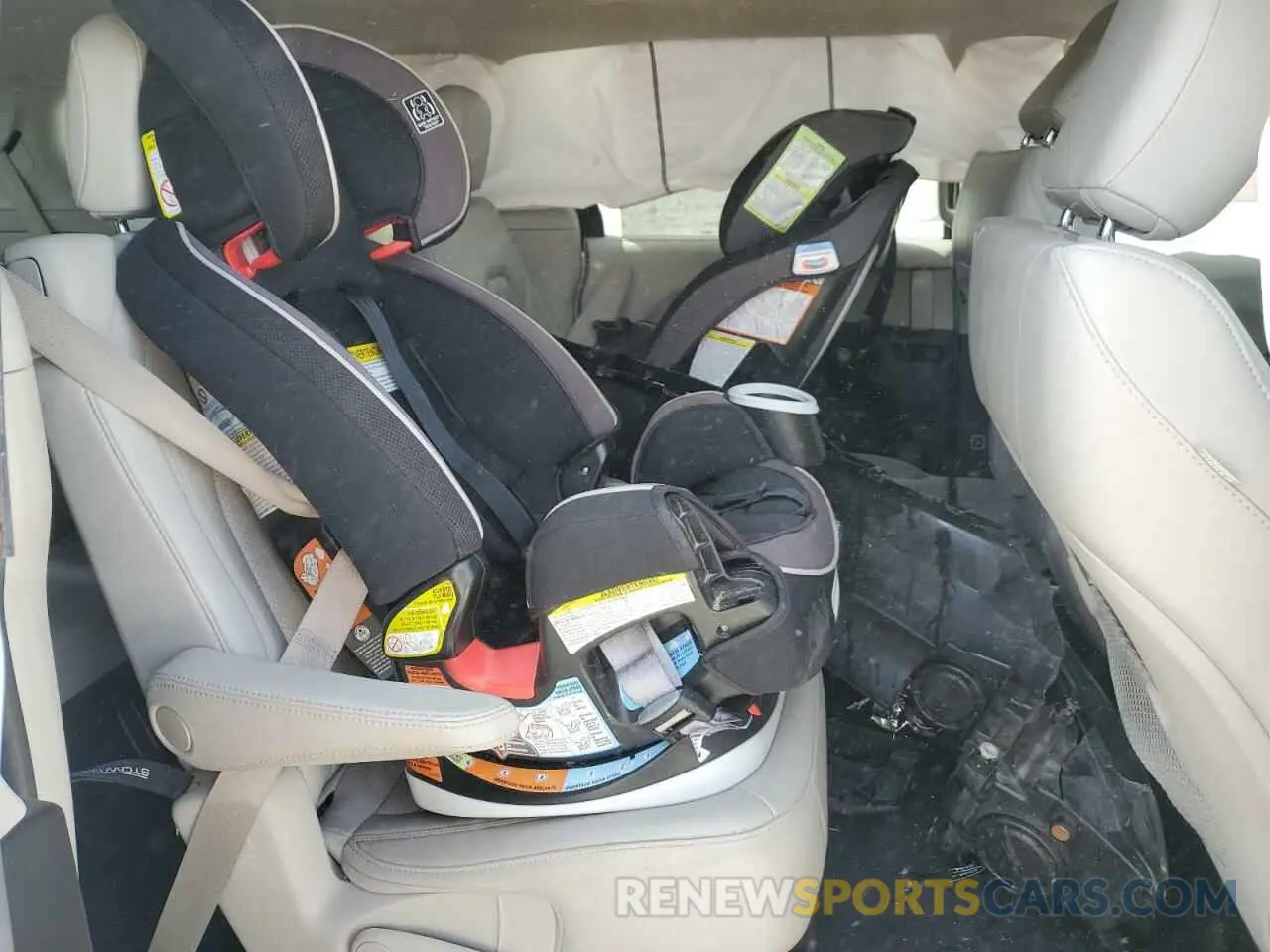 11 Photograph of a damaged car 2C4RC1DG0MR537880 CHRYSLER MINIVAN 2021