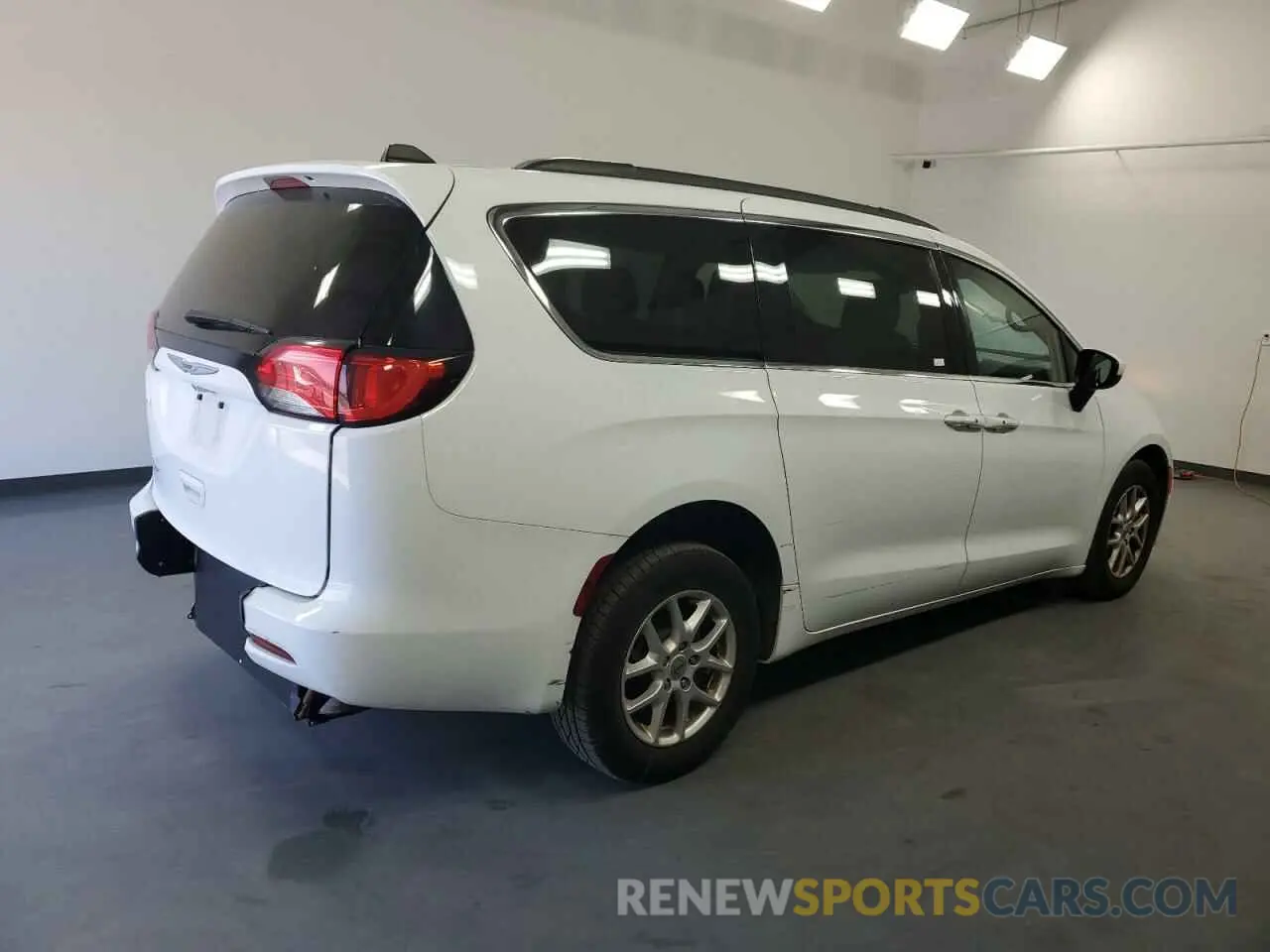 3 Photograph of a damaged car 2C4RC1DG3MR545911 CHRYSLER MINIVAN 2021