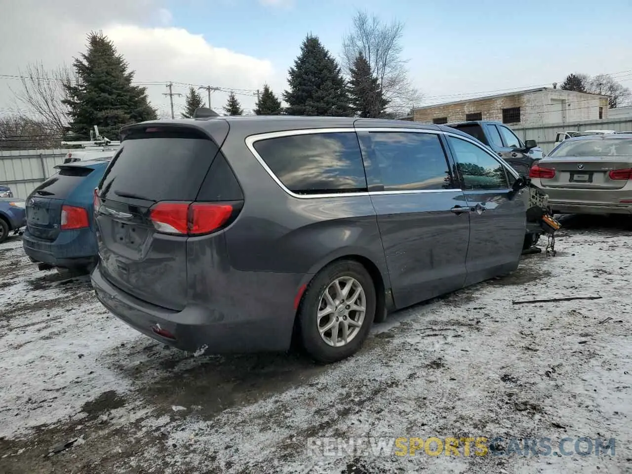 3 Photograph of a damaged car 2C4RC1CG1NR229538 CHRYSLER MINIVAN 2022