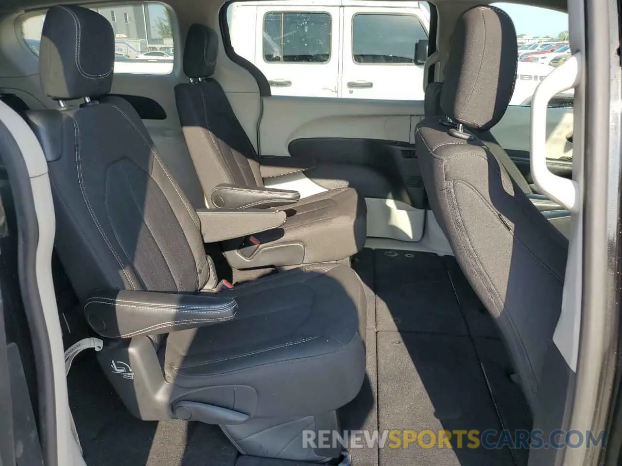 11 Фотография поврежденного автомобиля 2C4RC1CG3NR102807 CHRYSLER MINIVAN 2022