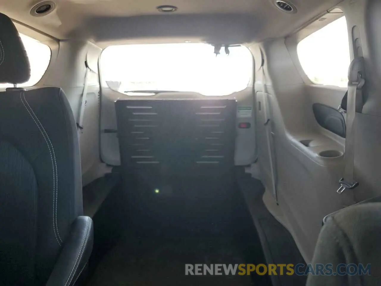 10 Фотография поврежденного автомобиля 2C4RC1CG6NR212220 CHRYSLER MINIVAN 2022