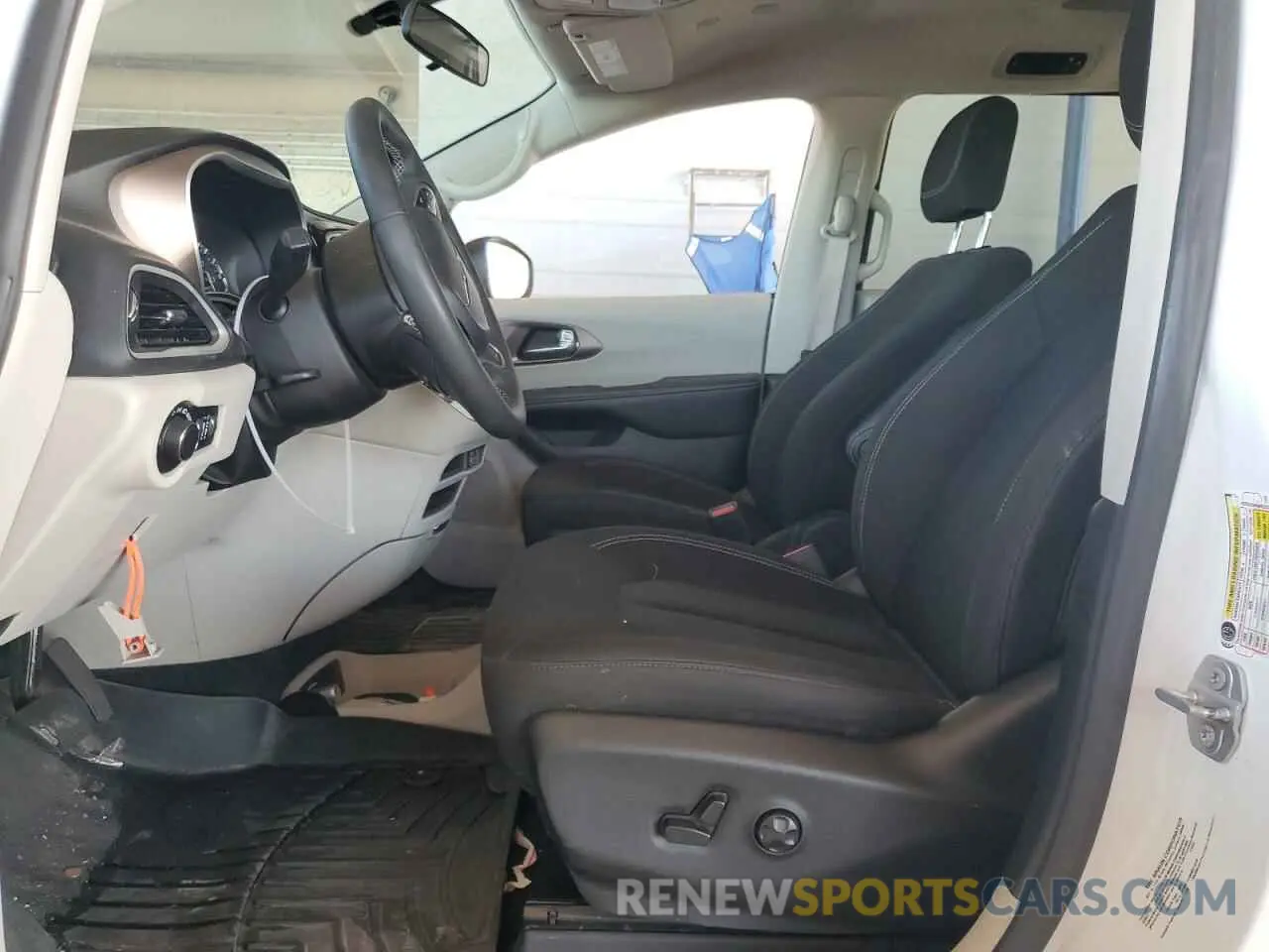 7 Фотография поврежденного автомобиля 2C4RC1CG6NR212220 CHRYSLER MINIVAN 2022
