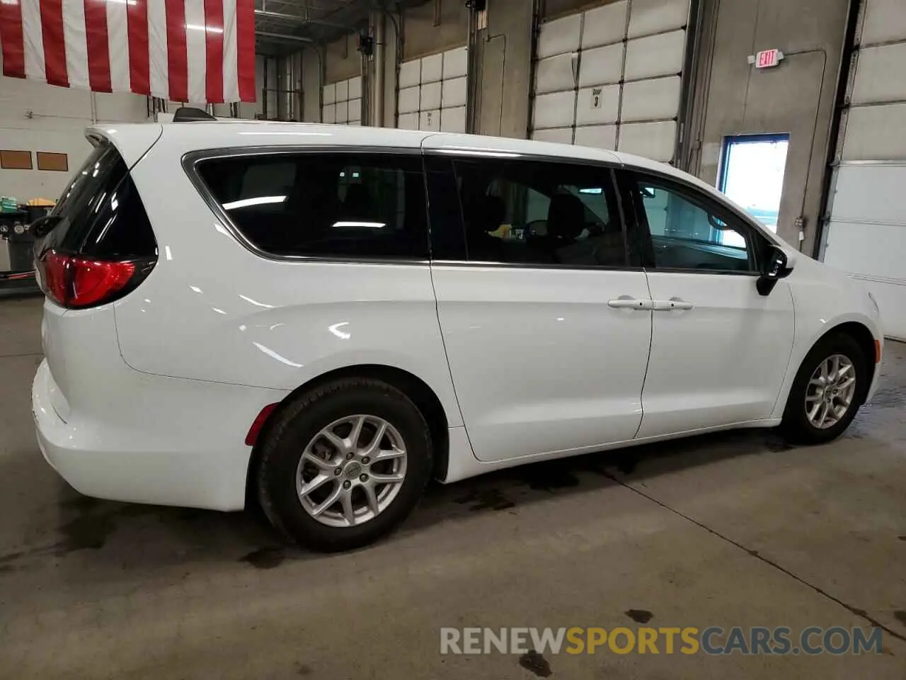 3 Photograph of a damaged car 2C4RC1CG9NR103413 CHRYSLER MINIVAN 2022