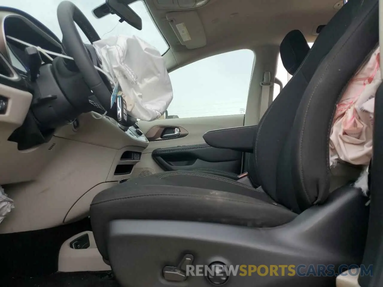 7 Photograph of a damaged car 2C4RC1CG9NR209294 CHRYSLER MINIVAN 2022
