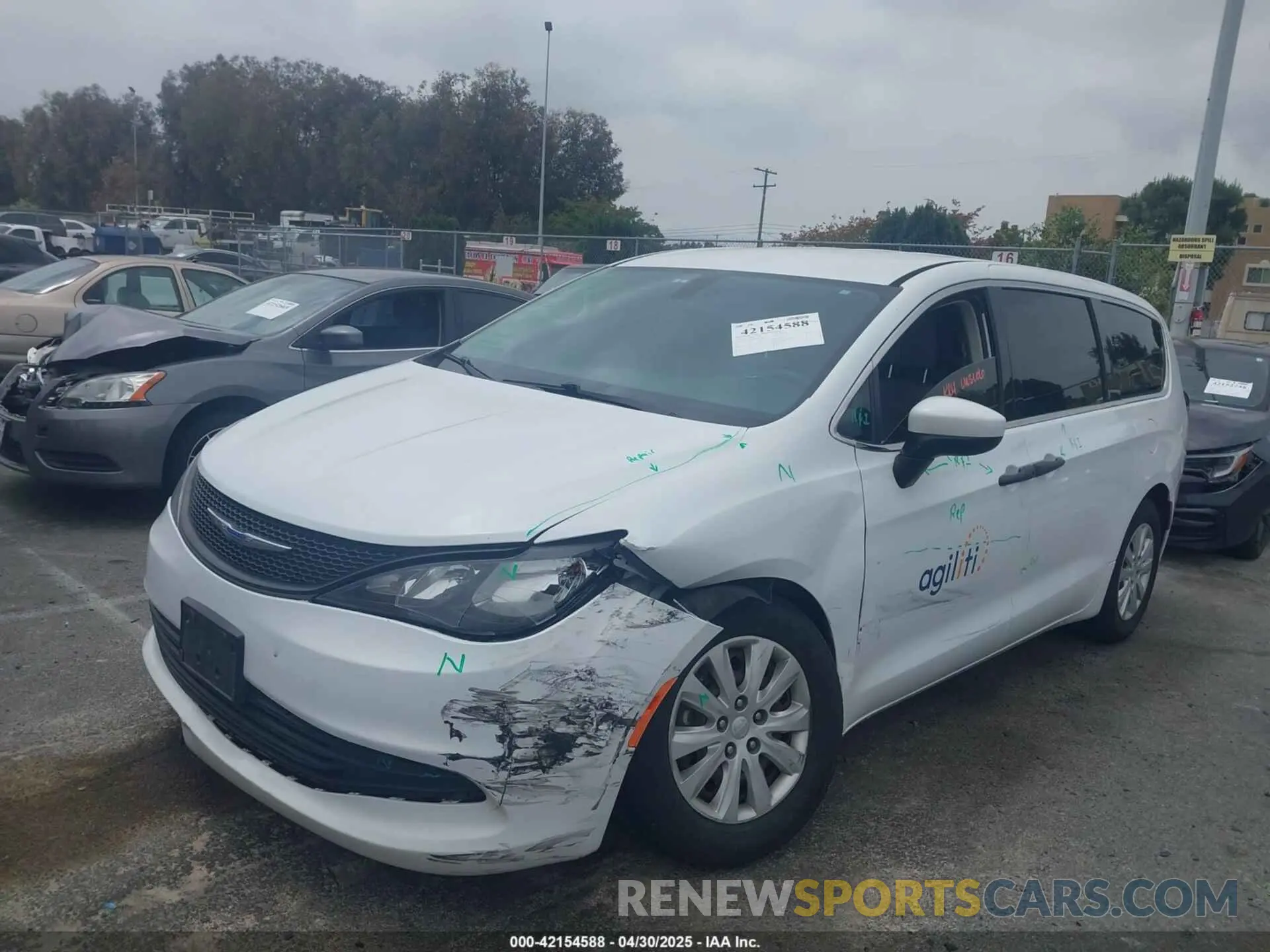2 Photograph of a damaged car 2C4RC1AG3KR652104 CHRYSLER PACIFICA 2019