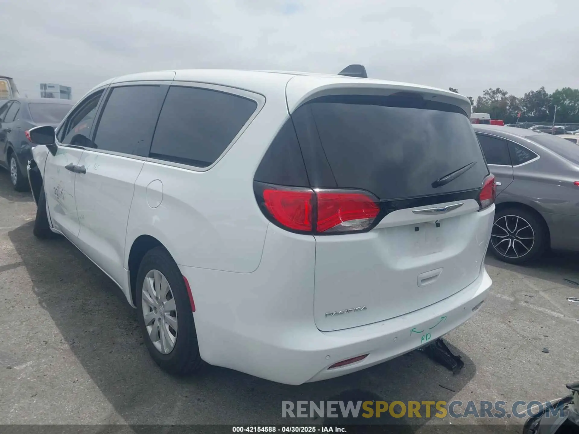3 Photograph of a damaged car 2C4RC1AG3KR652104 CHRYSLER PACIFICA 2019