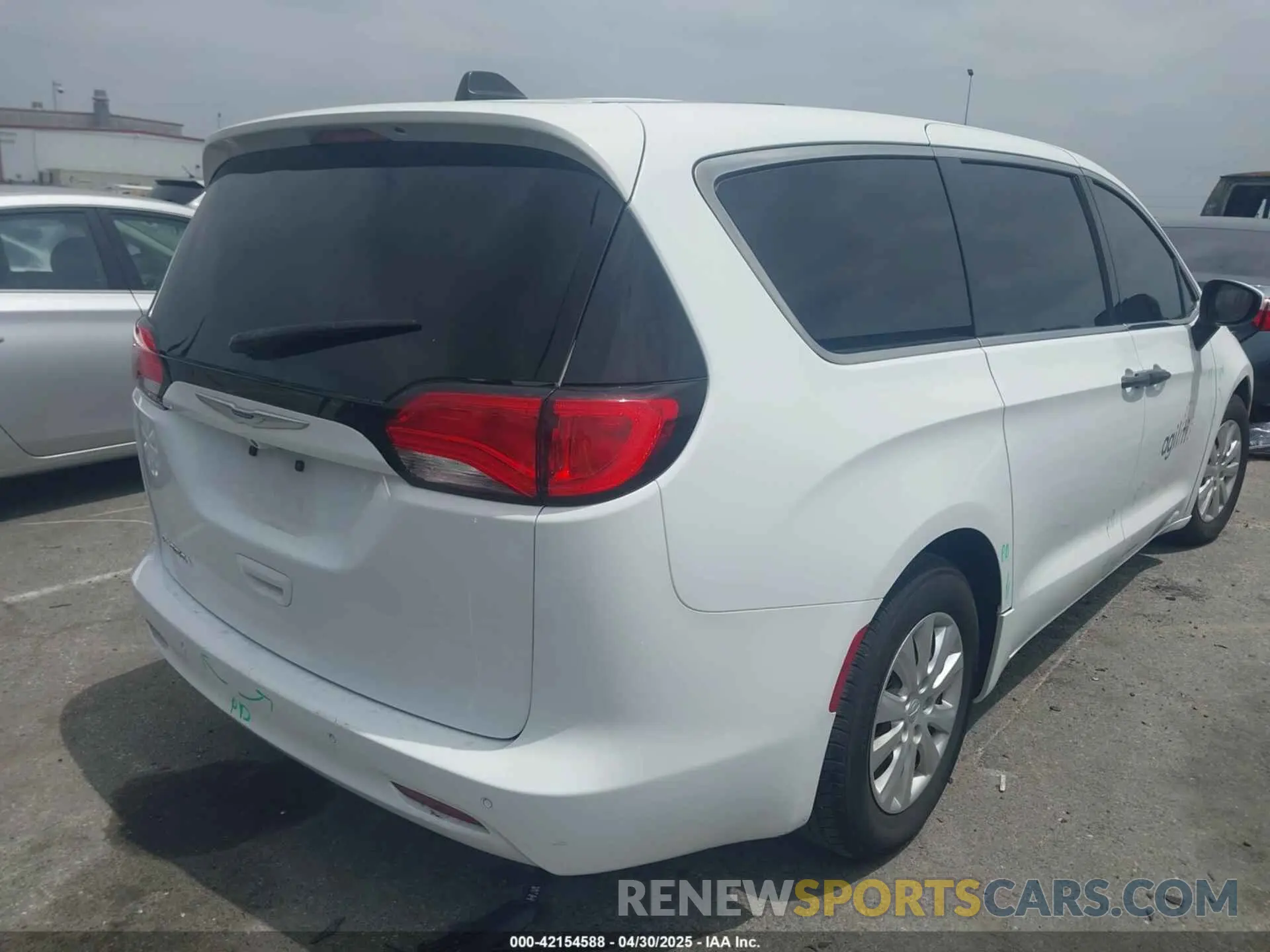 4 Photograph of a damaged car 2C4RC1AG3KR652104 CHRYSLER PACIFICA 2019