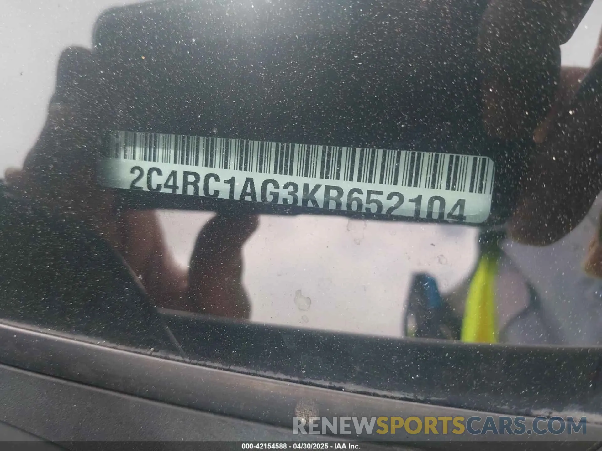 9 Photograph of a damaged car 2C4RC1AG3KR652104 CHRYSLER PACIFICA 2019