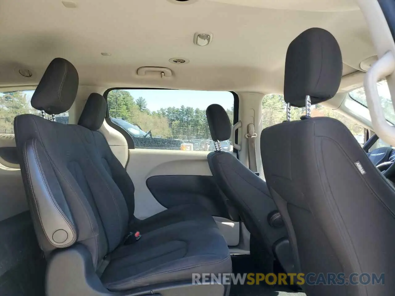 11 Photograph of a damaged car 2C4RC1AG4KR532702 CHRYSLER PACIFICA 2019