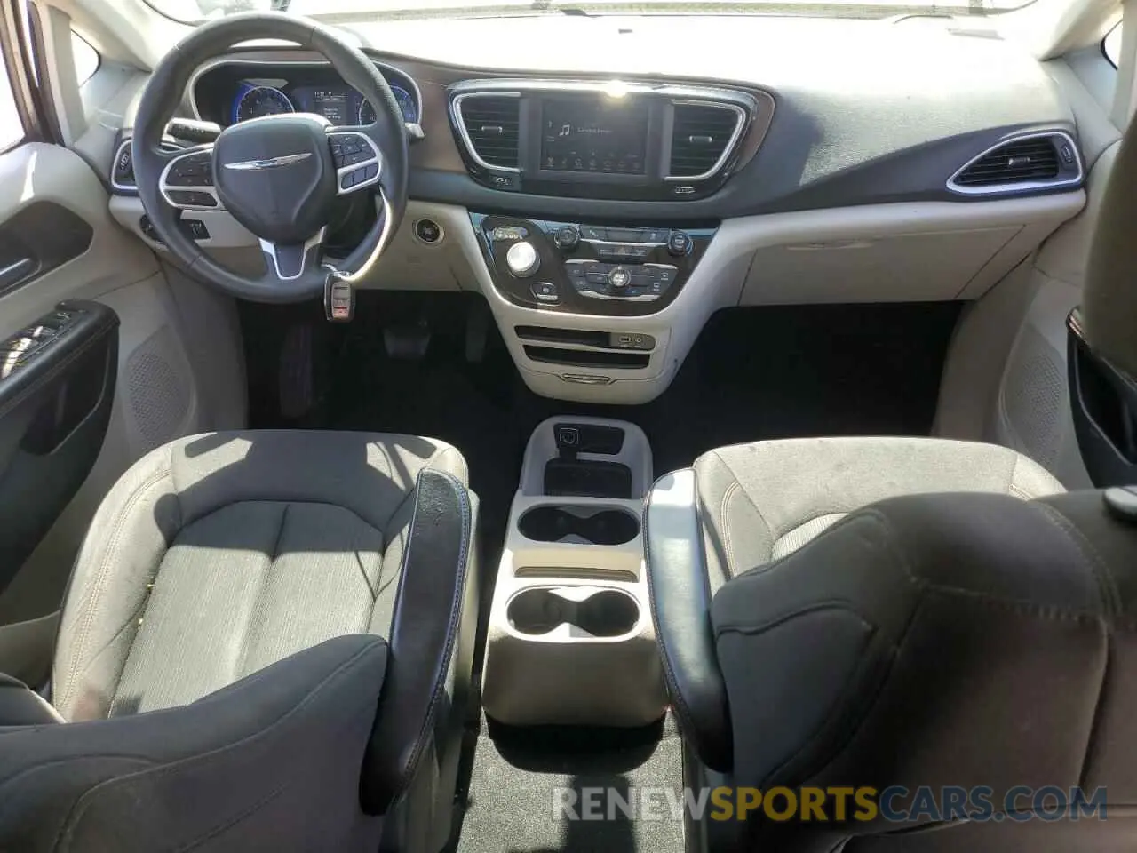 8 Photograph of a damaged car 2C4RC1AG4KR532702 CHRYSLER PACIFICA 2019