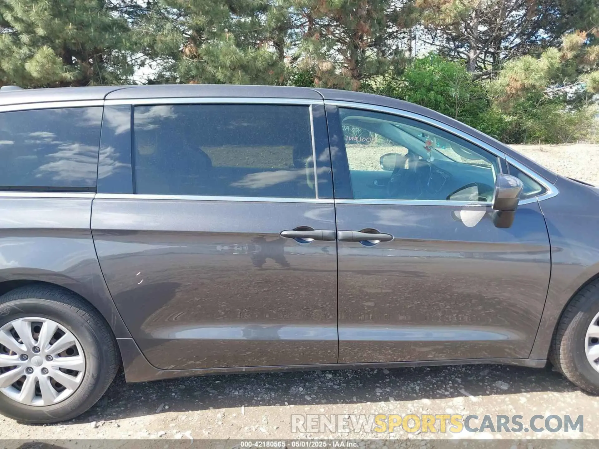 14 Photograph of a damaged car 2C4RC1AG5KR629343 CHRYSLER PACIFICA 2019