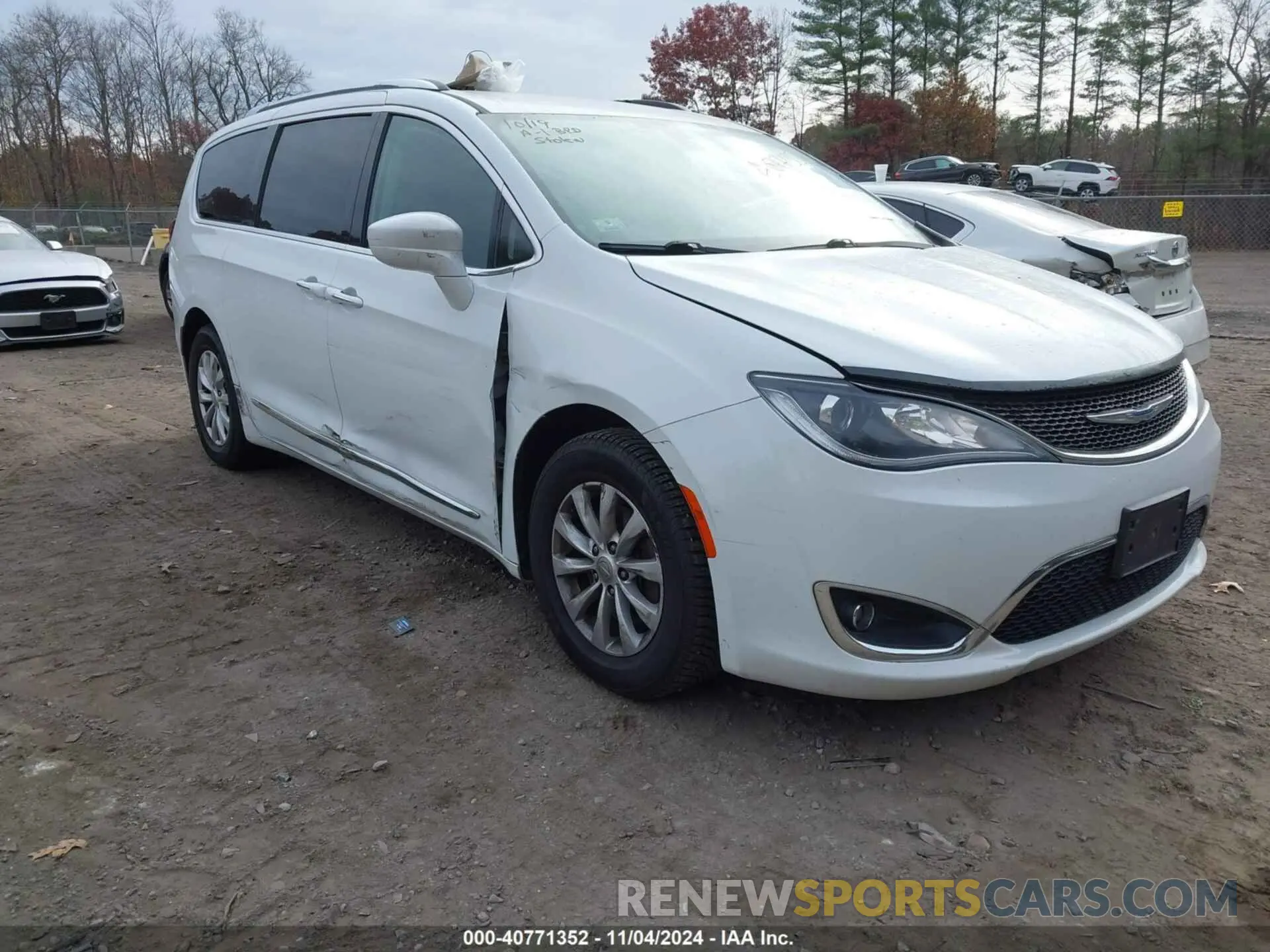 1 Photograph of a damaged car 2C4RC1BG0KR526023 CHRYSLER PACIFICA 2019